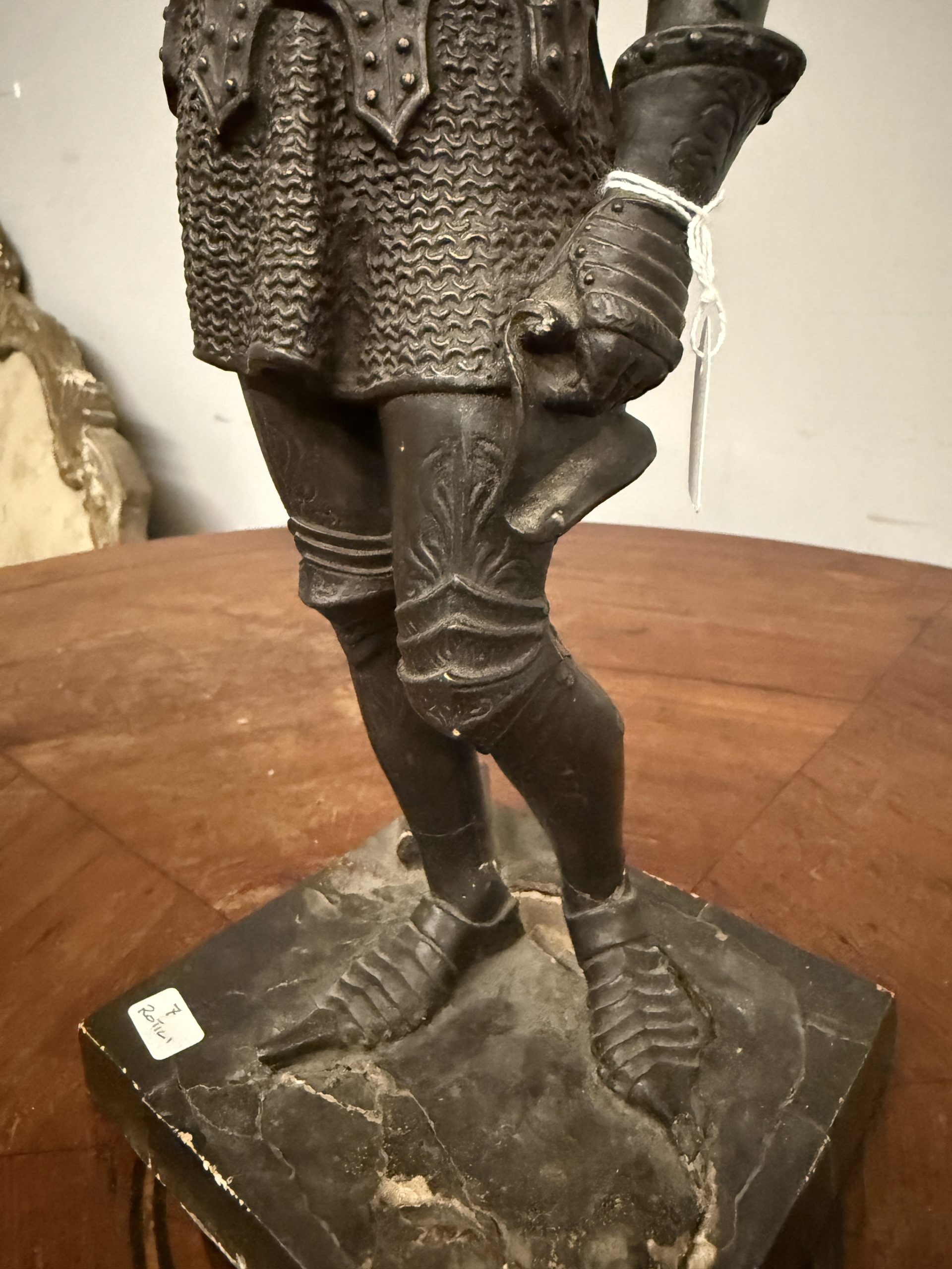 Antica scultura di cavaliere in scaiola, Francia, XIX sec, 41x14x14cm - immagine 10