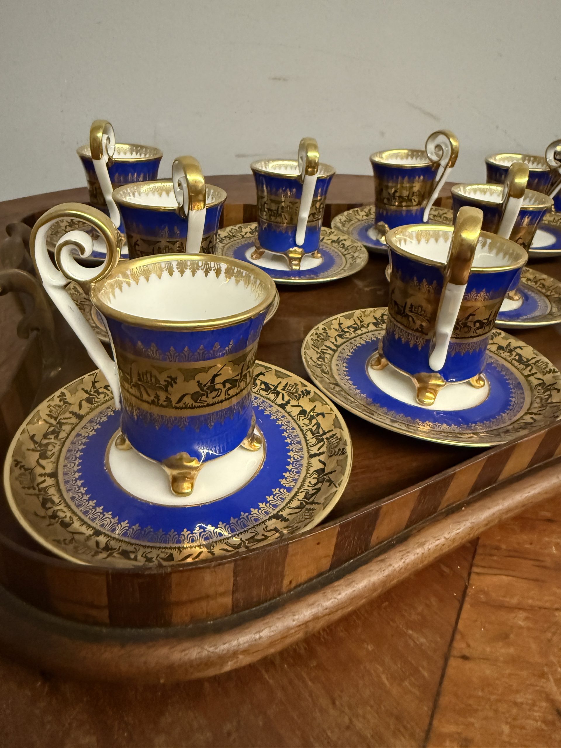 Servizio vecchia Parigi in oro zecchino anni '50 Vieux Paris 12pz con vassoio in legno intarsiato - immagine 2