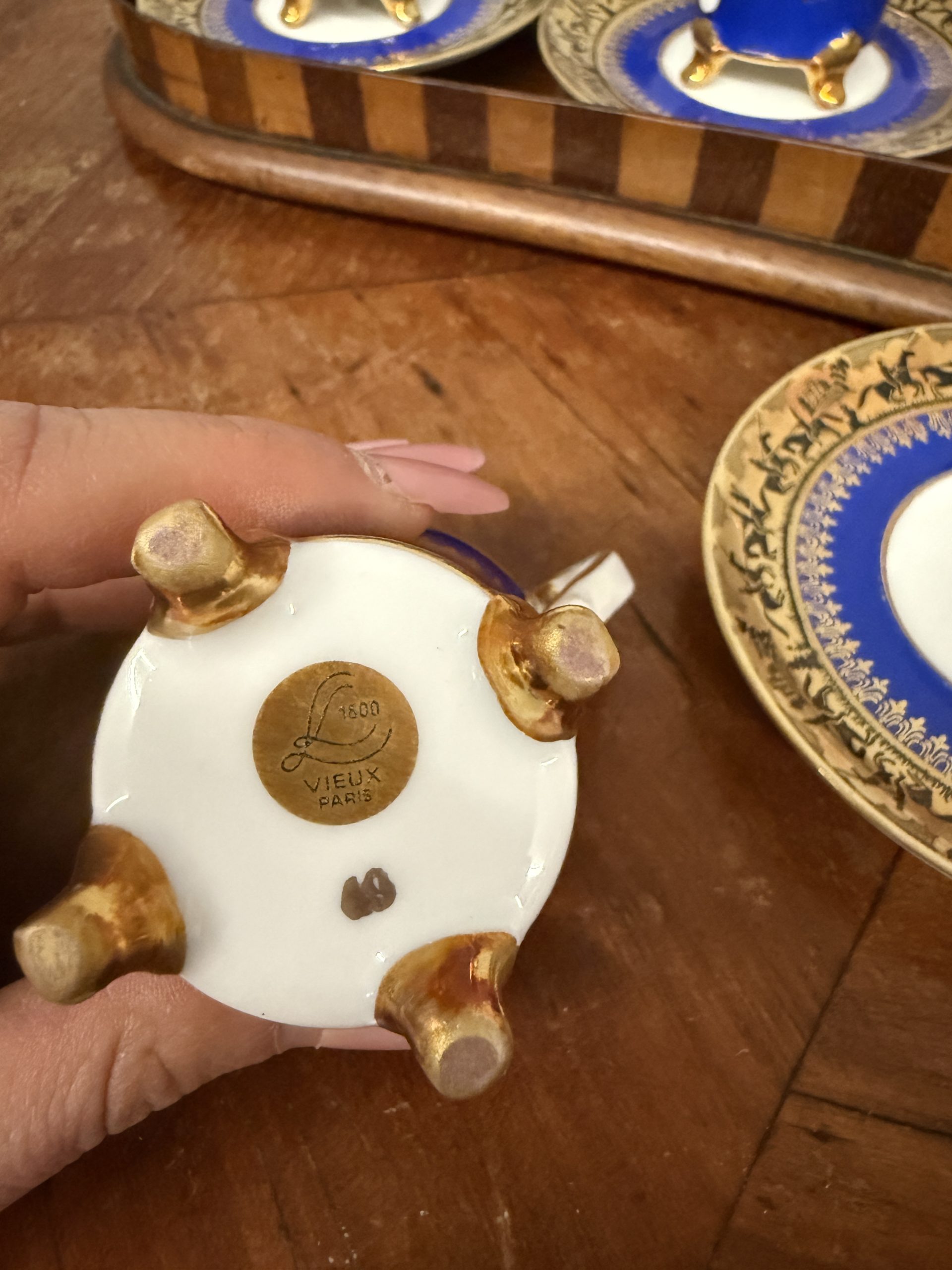 Servizio vecchia Parigi in oro zecchino anni '50 Vieux Paris 12pz con vassoio in legno intarsiato - immagine 10
