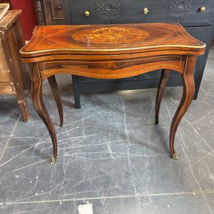 Alternative view of Antica console tavolo da gioco stile Luigi XV fine del XIX secolo . Palissandro , intarsi e bronzi . Mis L 82 prof cm 41 . h 73