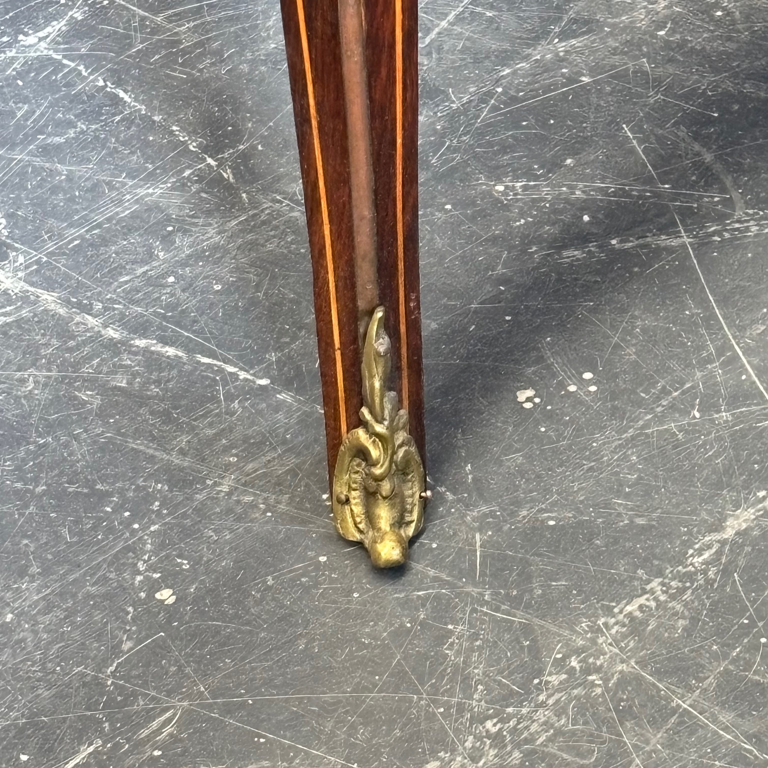 Antica console tavolo da gioco stile Luigi XV fine del XIX secolo . Palissandro , intarsi e bronzi . Mis L 82 prof cm 41 . h 73 - immagine 5