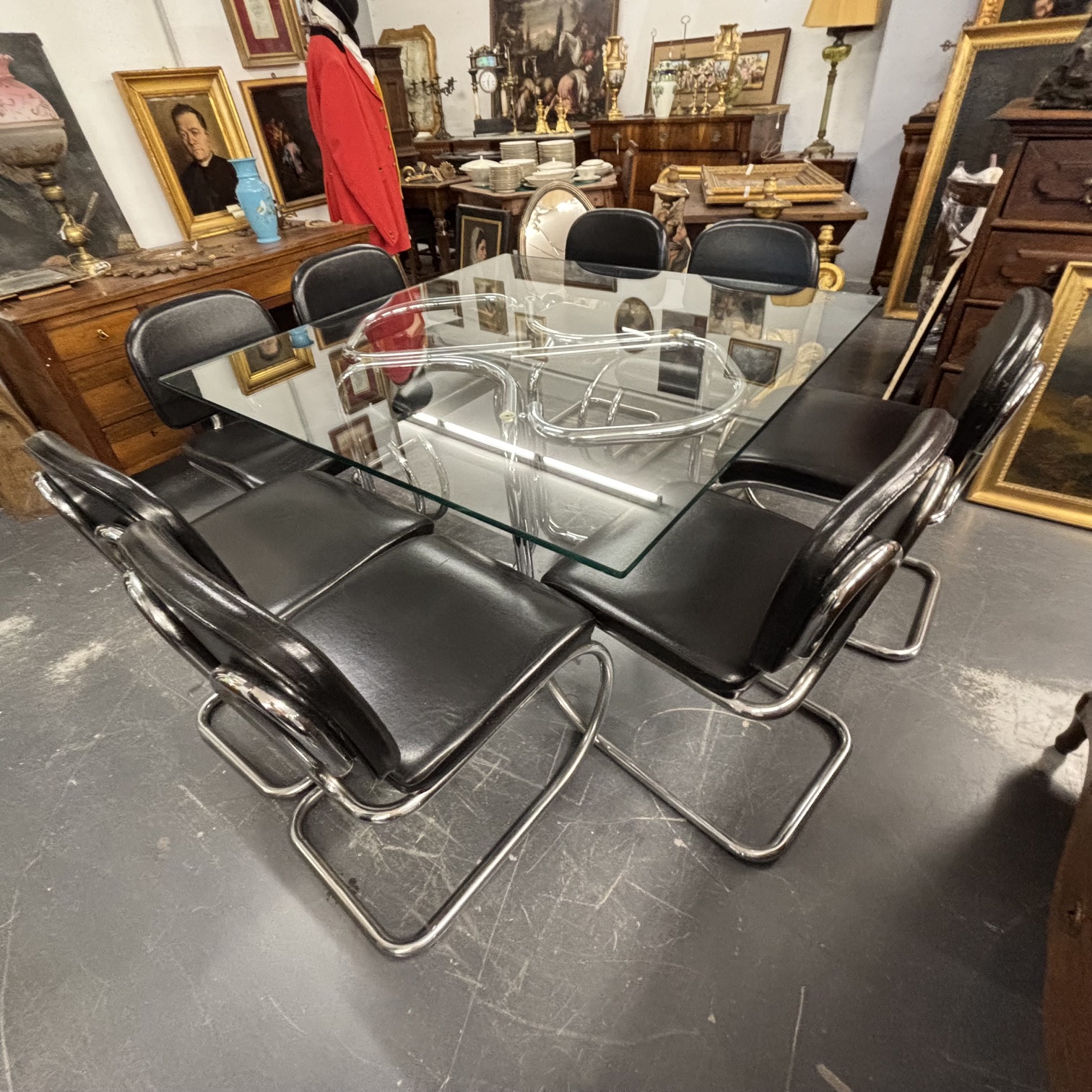 Tavolo anni 70 Giotto Stoppino cristallo cm 140 x cm 140 e 8 sedie Cantilever Bauhaus Metallo cromato e Sky Nero . - immagine 4
