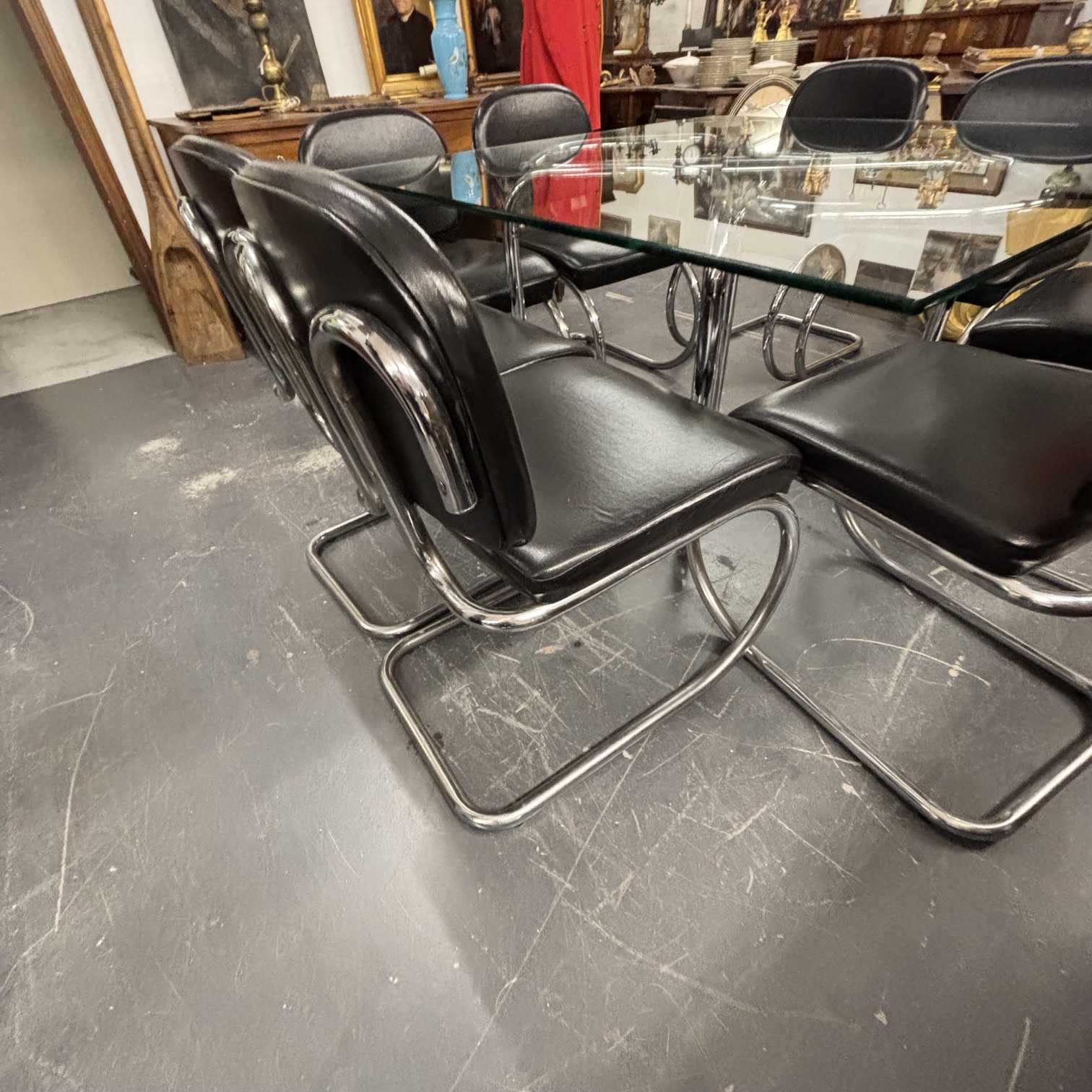 Tavolo anni 70 Giotto Stoppino cristallo cm 140 x cm 140 e 8 sedie Cantilever Bauhaus Metallo cromato e Sky Nero . - immagine 5