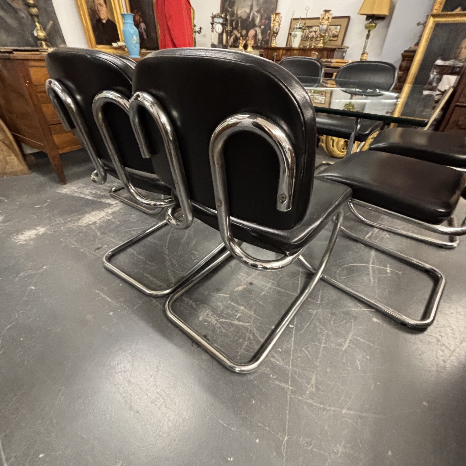 Tavolo anni 70 Giotto Stoppino cristallo cm 140 x cm 140 e 8 sedie Cantilever Bauhaus Metallo cromato e Sky Nero . - immagine 6