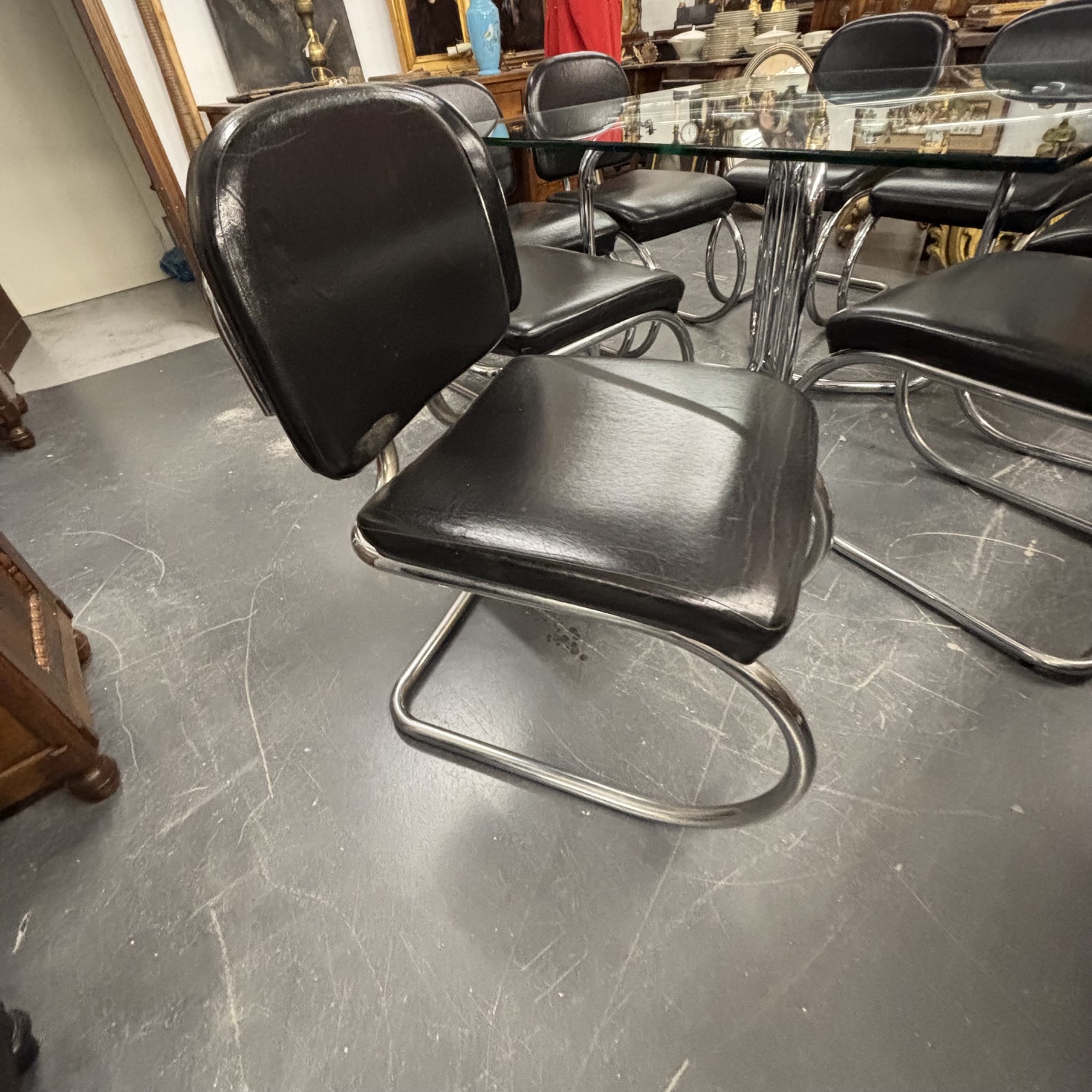 Tavolo anni 70 Giotto Stoppino cristallo cm 140 x cm 140 e 8 sedie Cantilever Bauhaus Metallo cromato e Sky Nero . - immagine 7