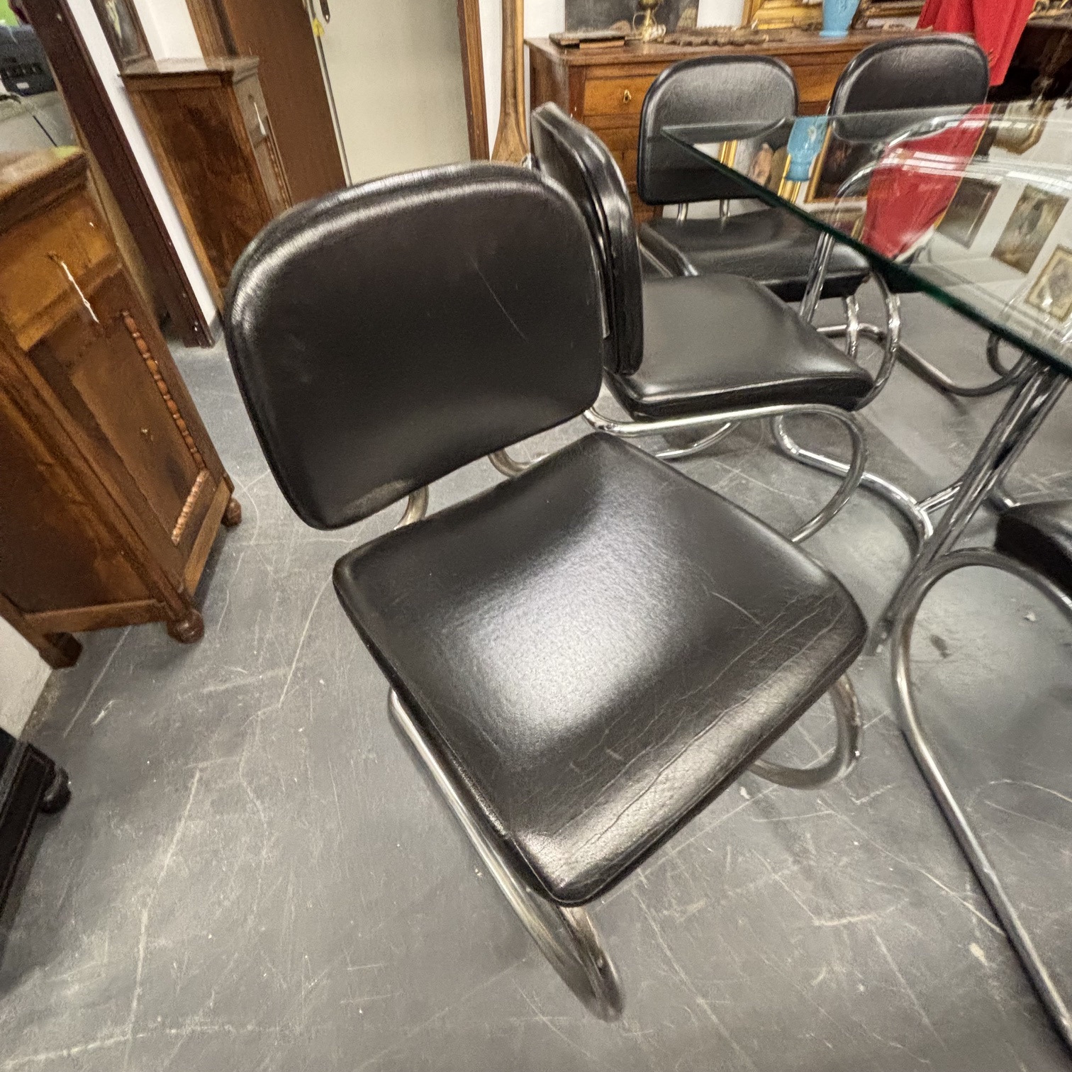 Tavolo anni 70 Giotto Stoppino cristallo cm 140 x cm 140 e 8 sedie Cantilever Bauhaus Metallo cromato e Sky Nero . - immagine 8