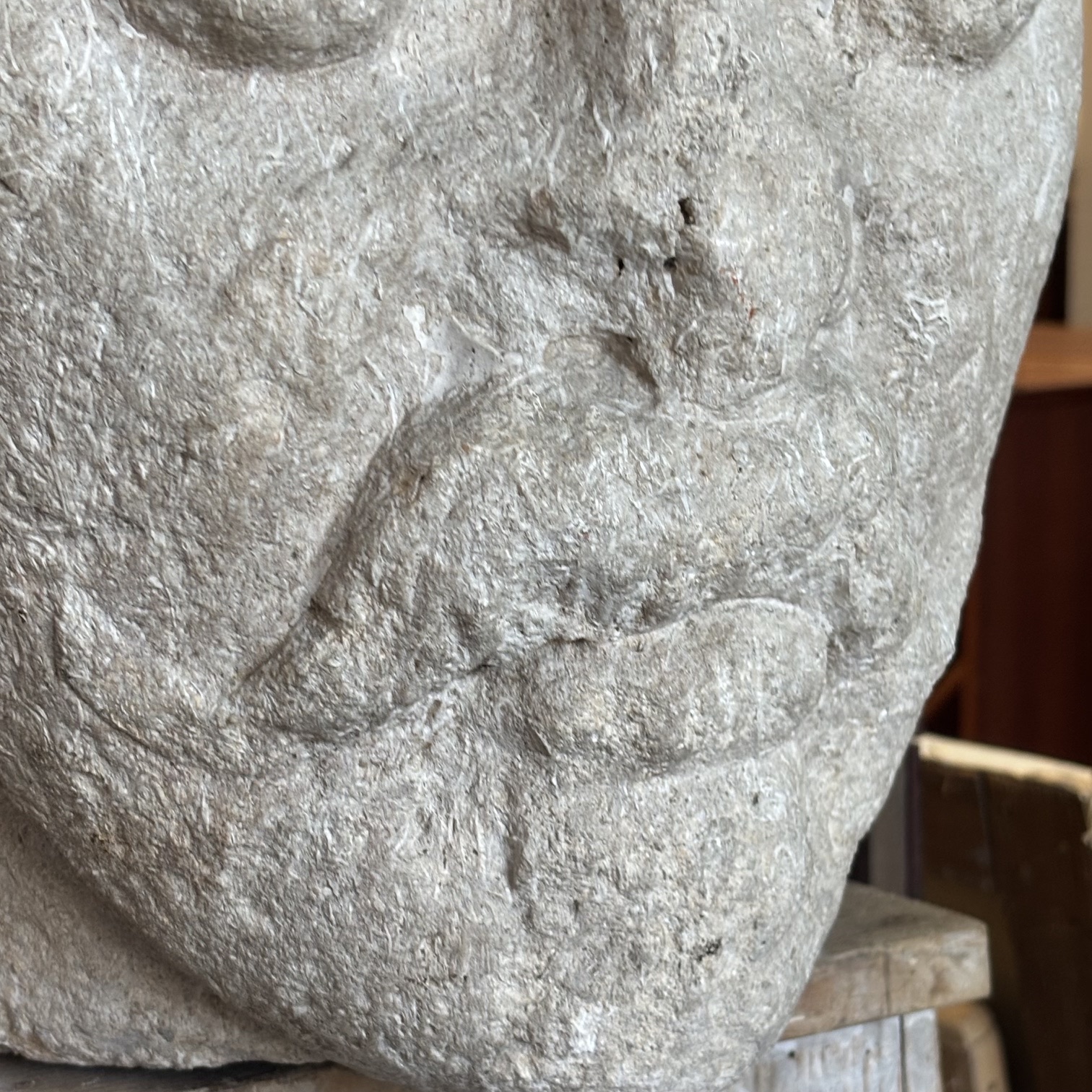 Antica Scultura testa in Pietra Sicilia XVII sec . Mis H cm 40 Prof cm 42 Larg 35 - immagine 12