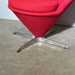 Alternative view of Verner Panton poltrona mod Heart Cone rossa anni 1970 . Icona del design.