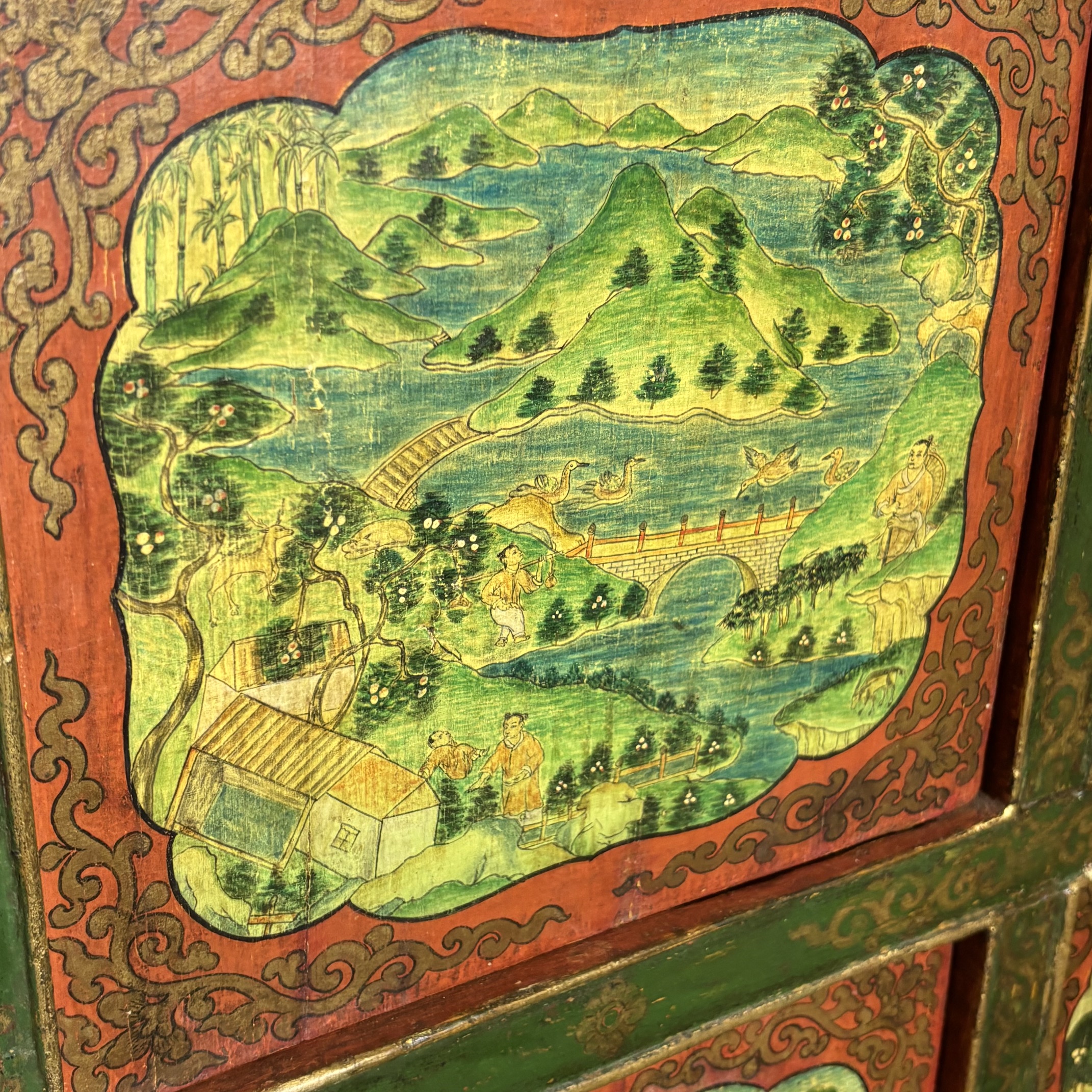 Antico mobile credenza tibetano primi 900 Lacca rossa e verde . Con scene dipinte . Mis 113 x cm 48 . Altezza cm 103 - immagine 6