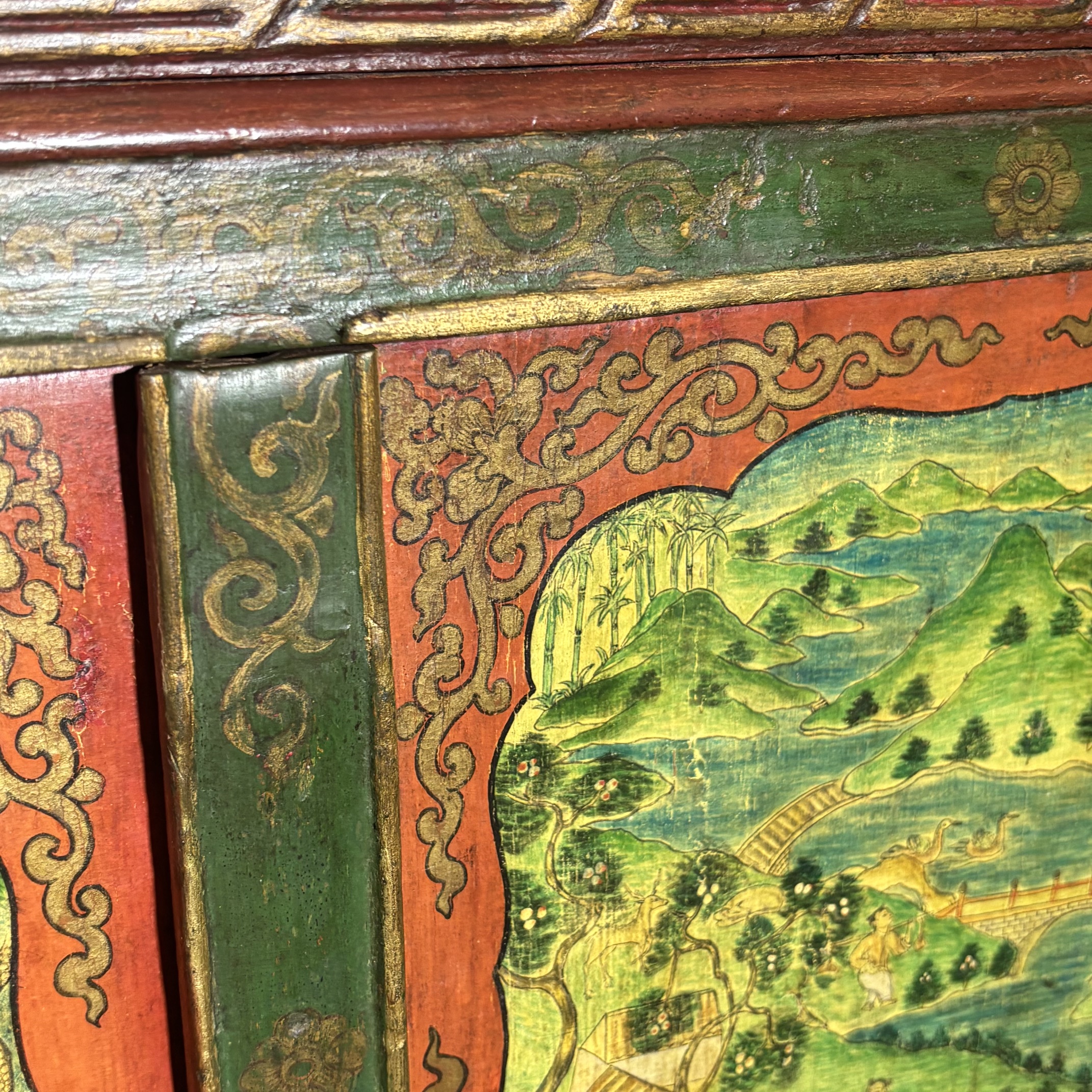 Antico mobile credenza tibetano primi 900 Lacca rossa e verde . Con scene dipinte . Mis 113 x cm 48 . Altezza cm 103 - immagine 7
