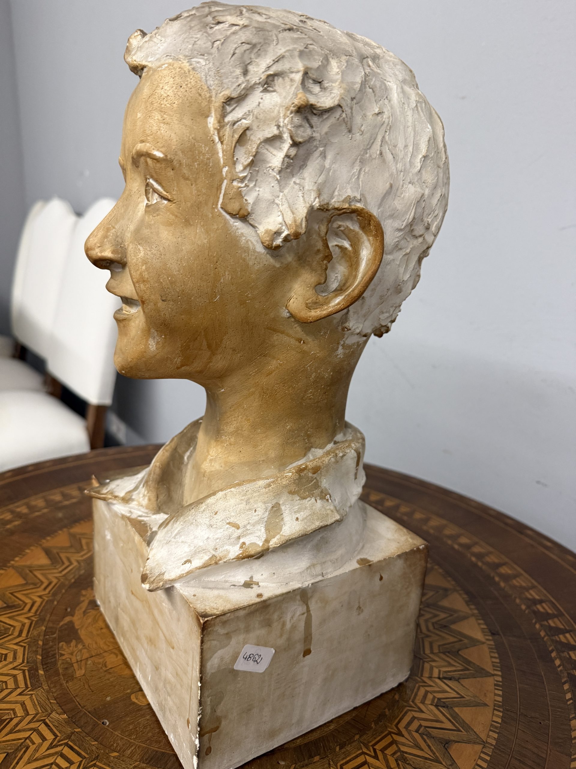 Antica scultura in gesso patinato fanciullo, firmata "Rosa" 1945, 41x18cm - immagine 8