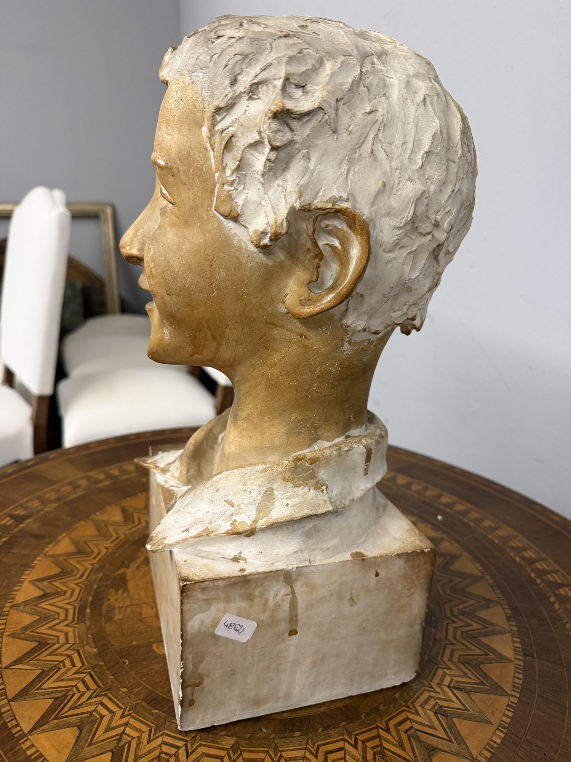 Antica scultura in gesso patinato fanciullo, firmata "Rosa" 1945, 41x18cm - immagine 9