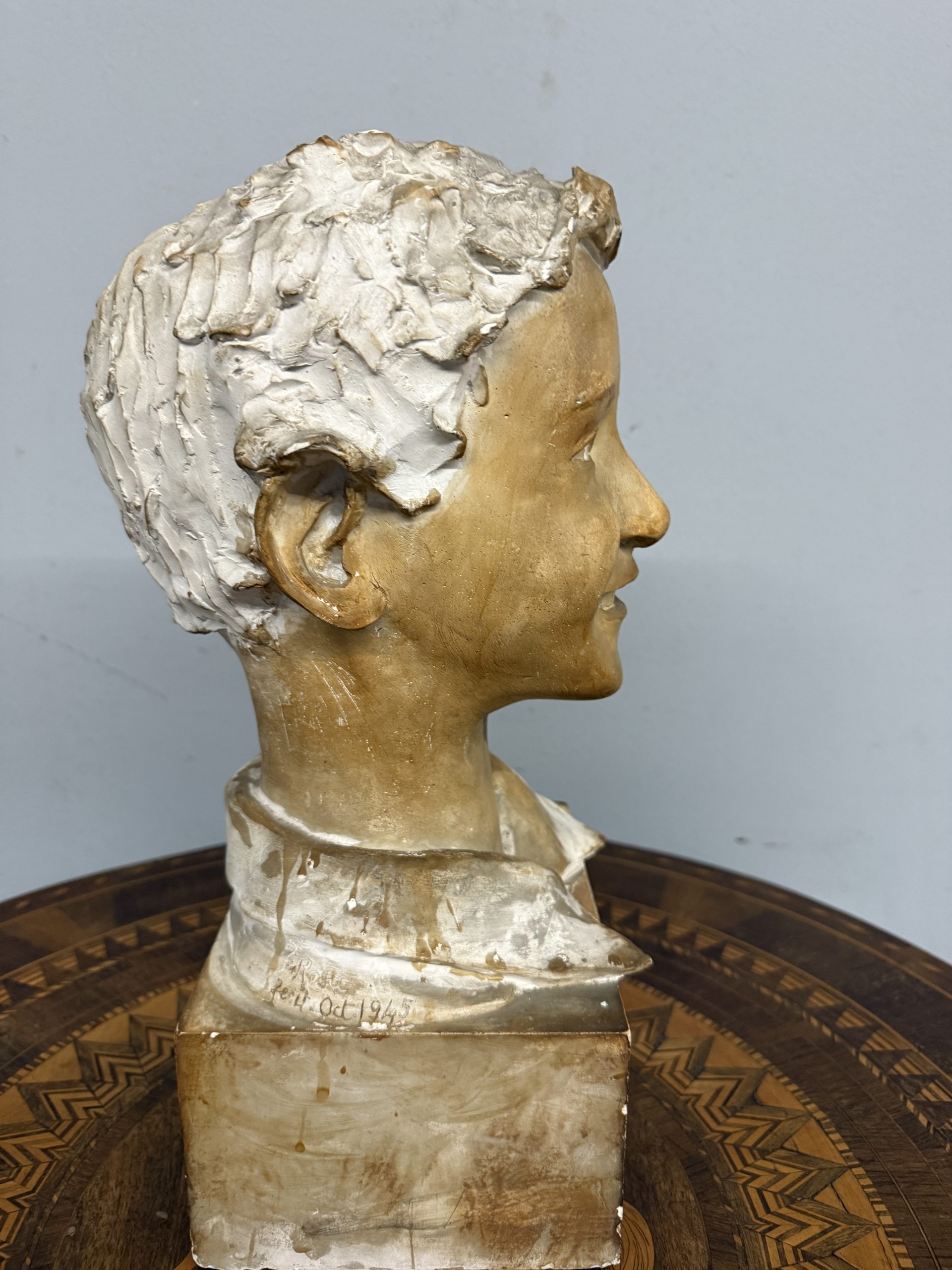 Antica scultura in gesso patinato fanciullo, firmata "Rosa" 1945, 41x18cm - immagine 11