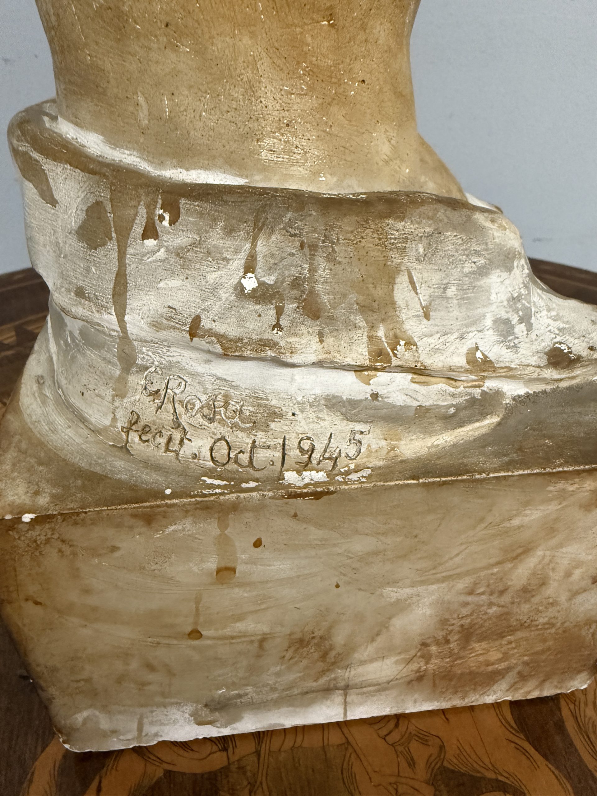 Antica scultura in gesso patinato fanciullo, firmata "Rosa" 1945, 41x18cm - immagine 12
