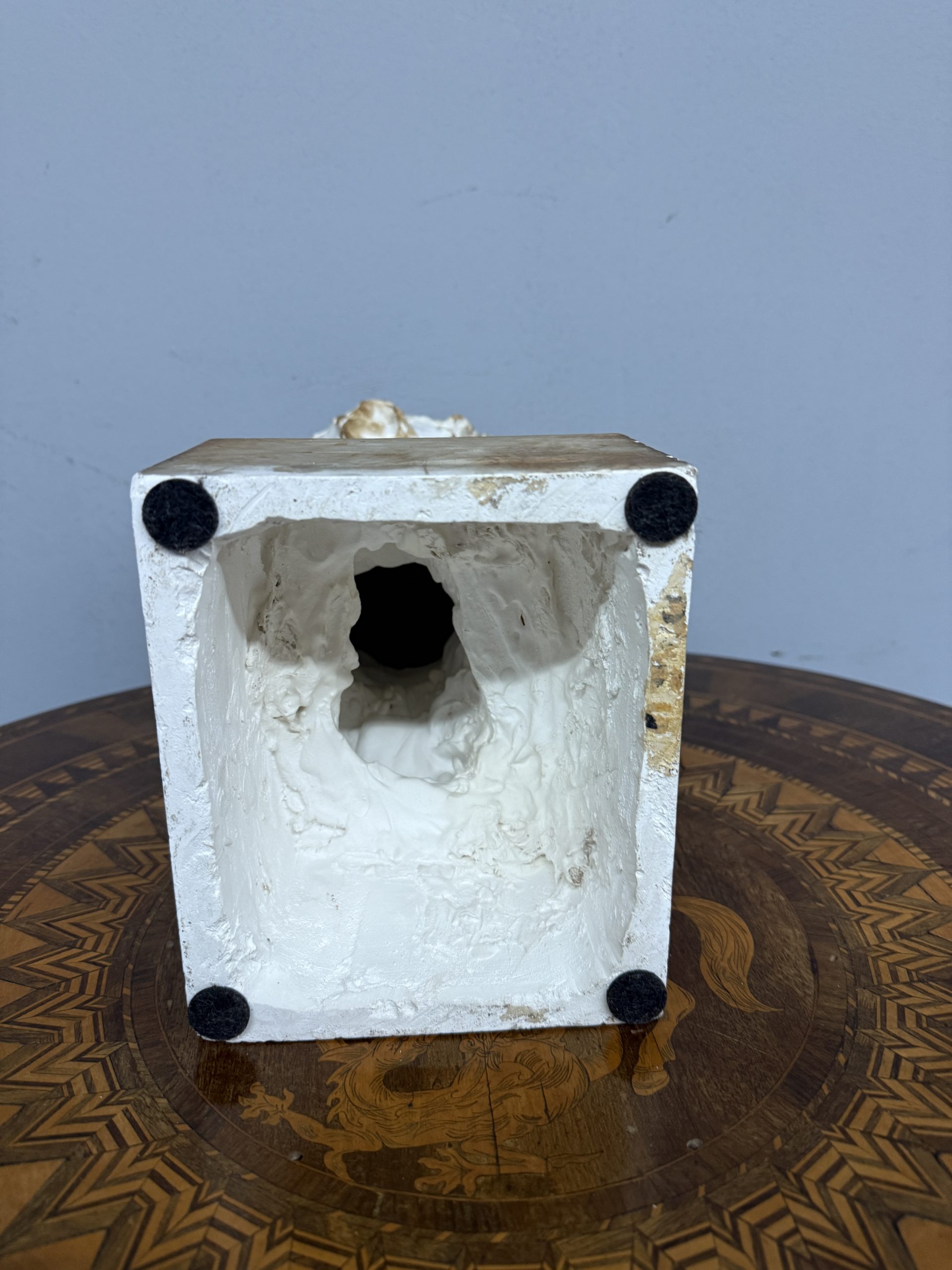 Antica scultura in gesso patinato fanciullo, firmata "Rosa" 1945, 41x18cm - immagine 13