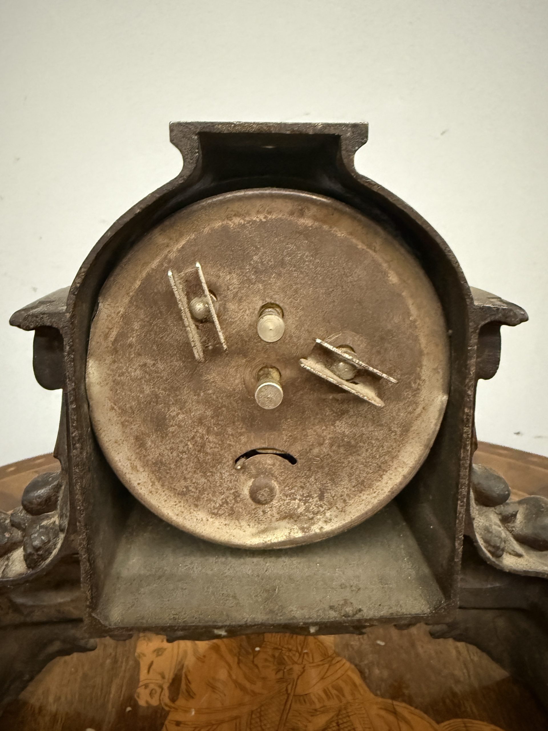 Orologio da camino marca italiaca, anni '40 in ghisa, 25x27cm - immagine 3