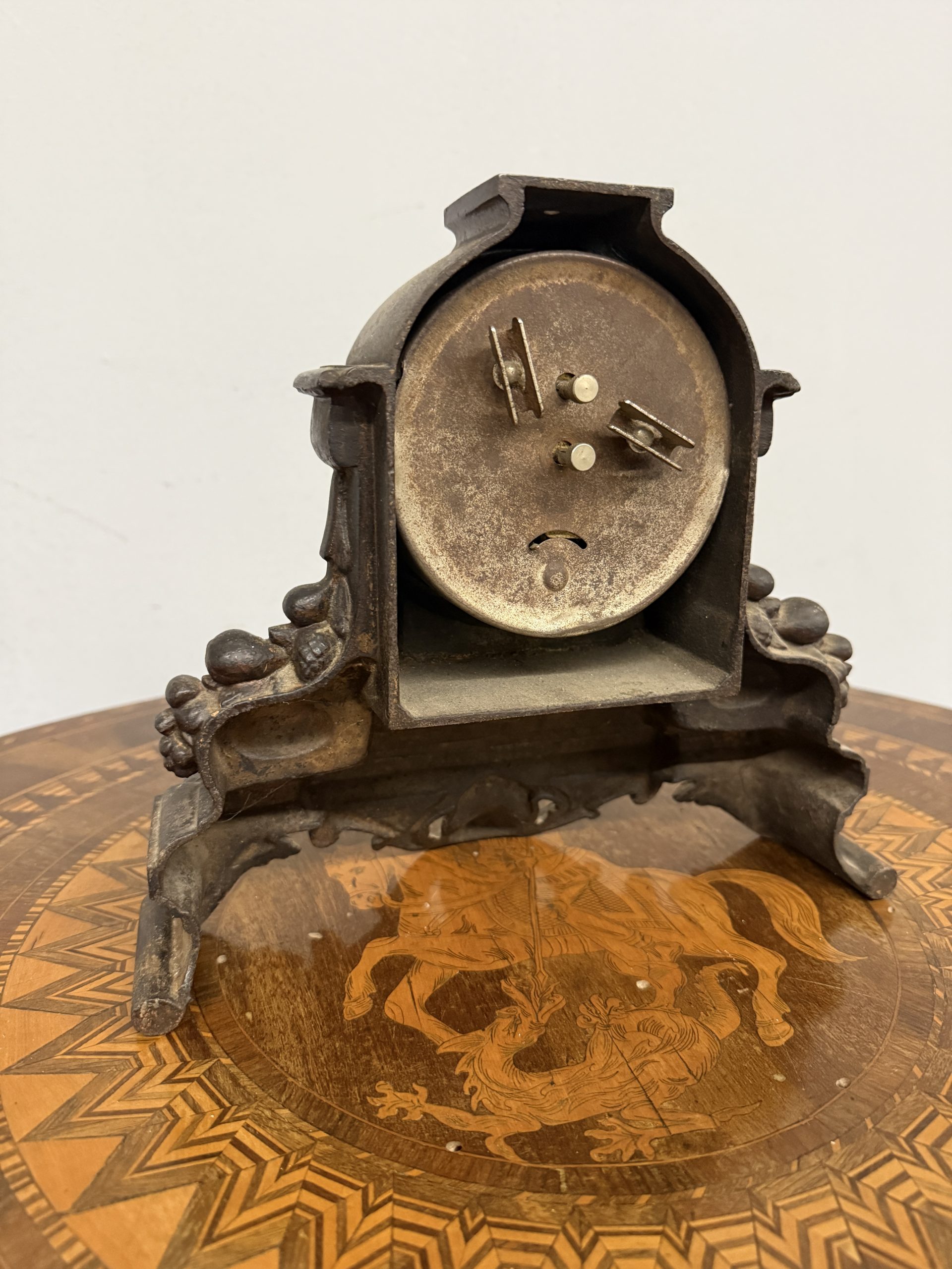 Orologio da camino marca italiaca, anni '40 in ghisa, 25x27cm - immagine 4