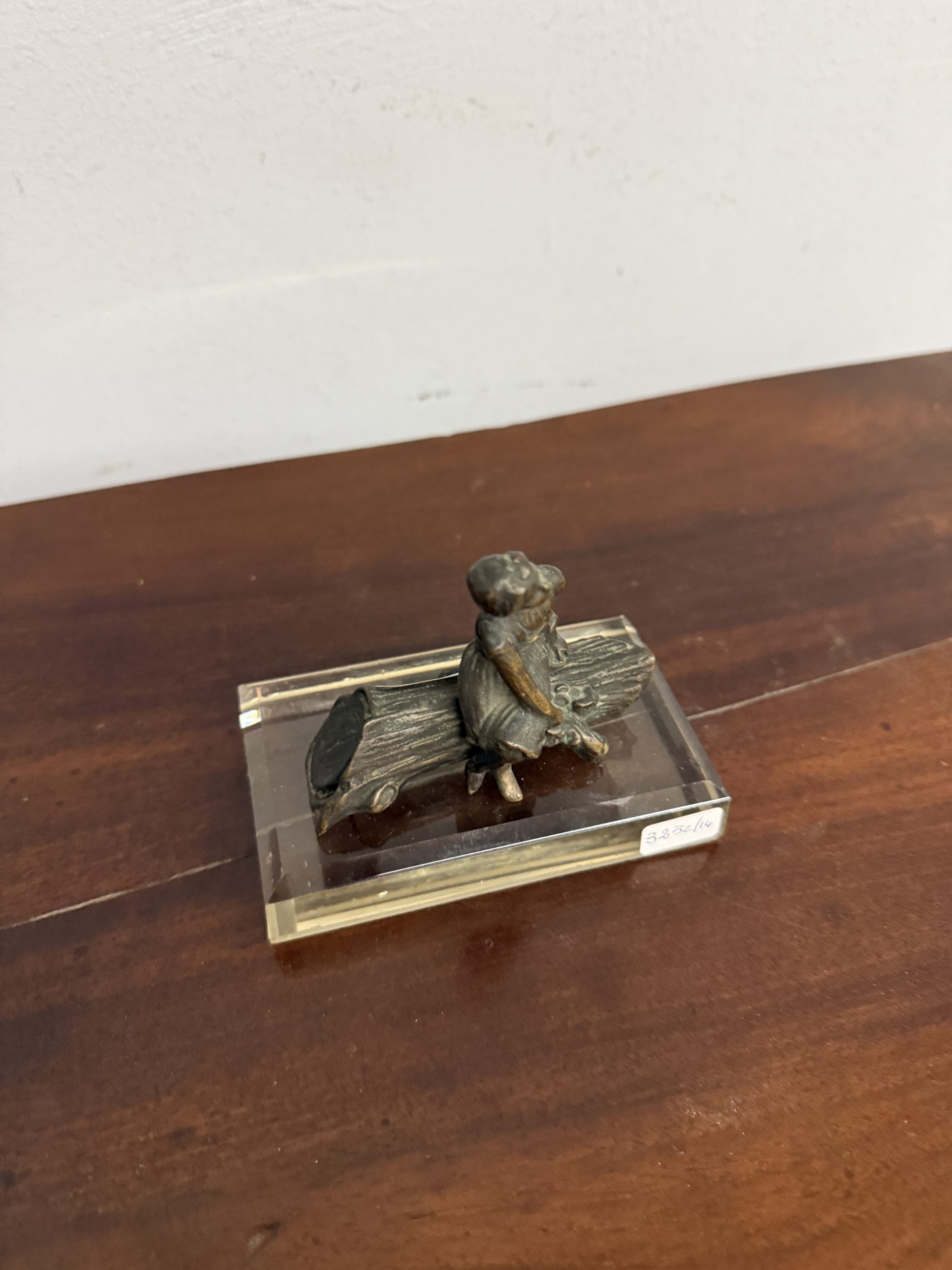 Piccola scultura in bronzo fanciulla distesa, XIX sec, su base di cristallo, 10x11x7cm - immagine 7