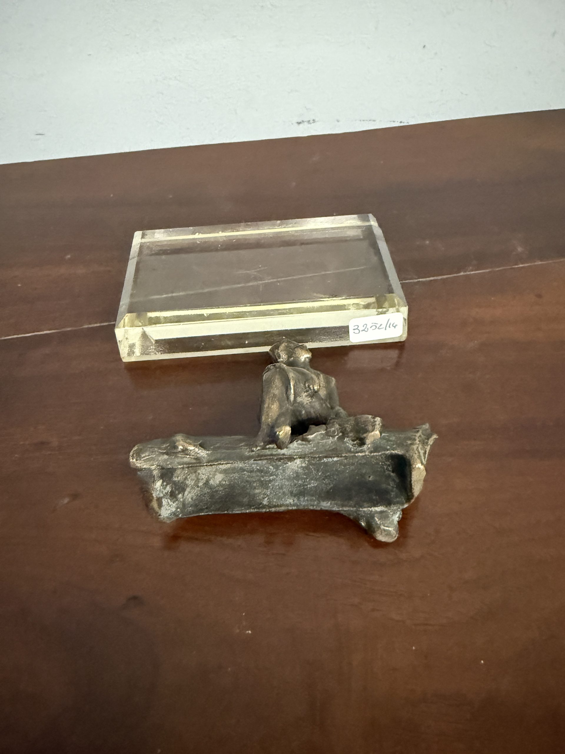 Piccola scultura in bronzo fanciulla distesa, XIX sec, su base di cristallo, 10x11x7cm - immagine 8