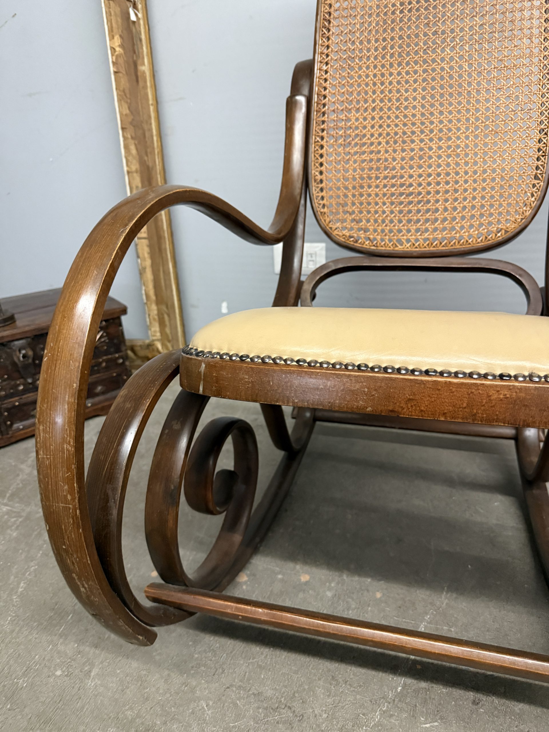 Poltrona a dondolo Salotto e Liberali anni '30, Napoli, marchiato, stile Thonet - immagine 4