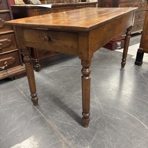 Antico tavolo Luigi Filippo , XIX sec ciliegio massello . restaurato mis 138 x 68 . h 80