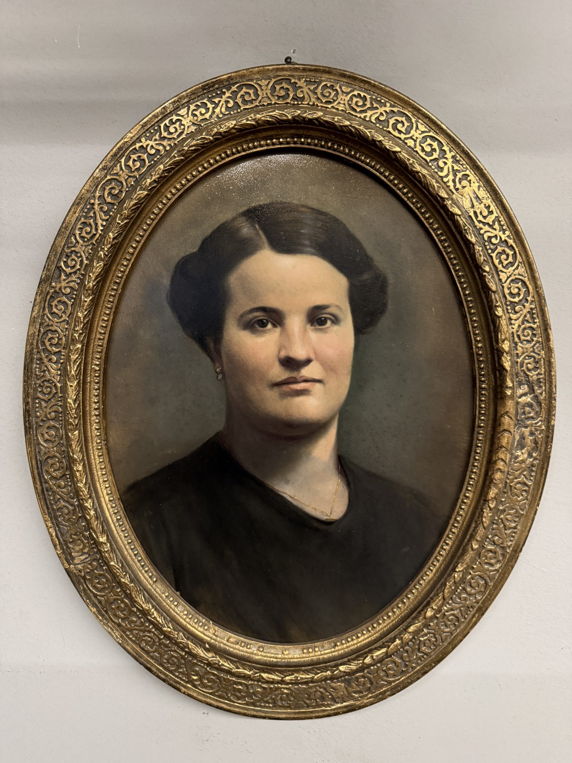 Antico dipinto olio su tavola ovale, XIX sec, raffigurante donna, 1902, 52x42cm