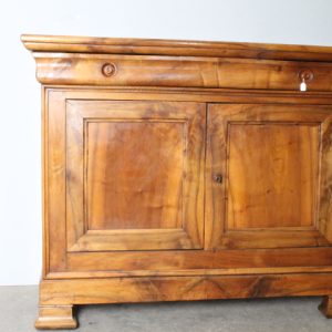 Antica credenza  noce XIX sec cappuccina Biondo venata . Restaurata 130 x 55 , Altezza cm 106
