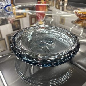 Alternative view of Centrotavola svuota tasche anni 60 Vetro Murano con bolle . nero fumè mis diametro 24