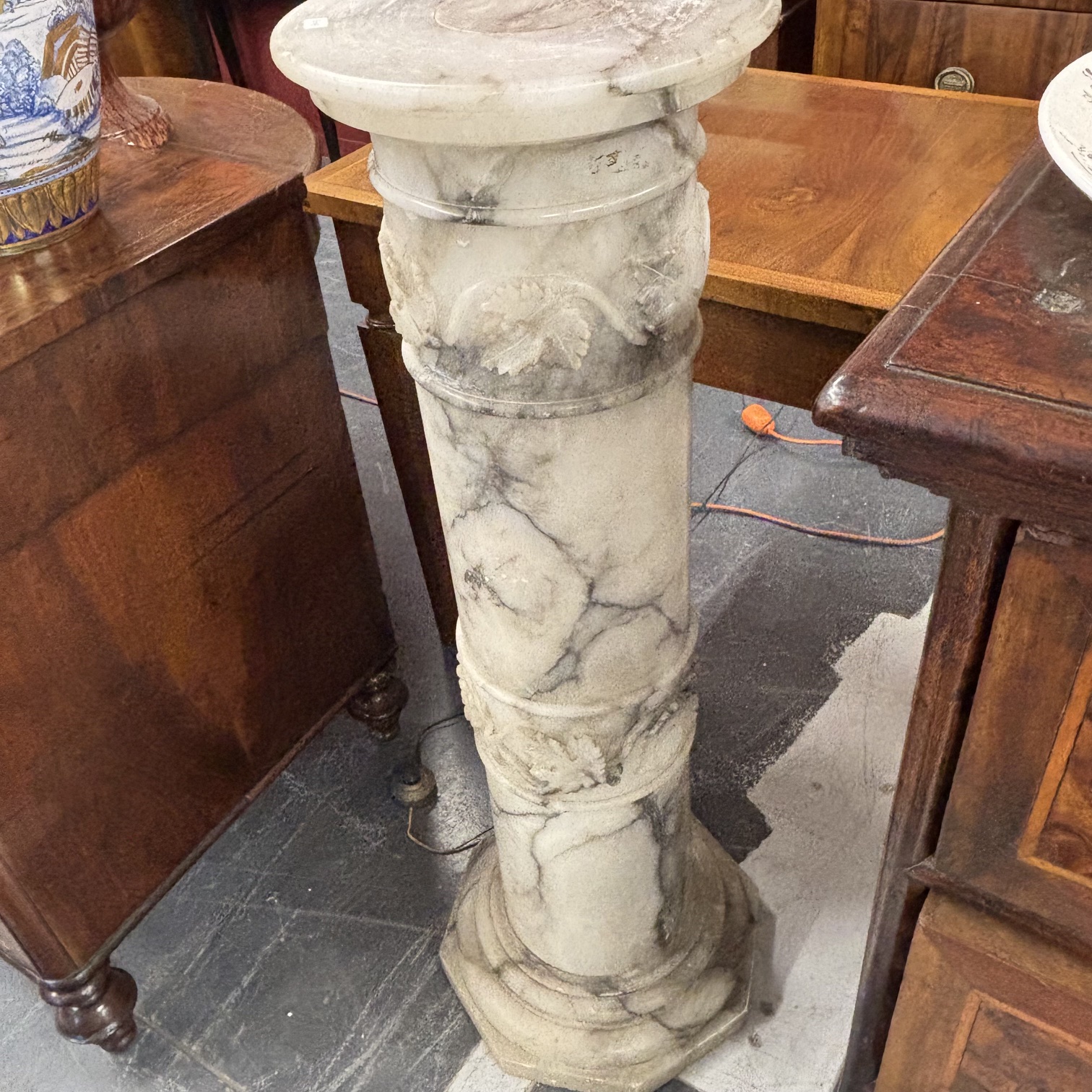 Antica colonna in alabastro epoca Liberty 1920 elettrificata a lampada. - immagine 9