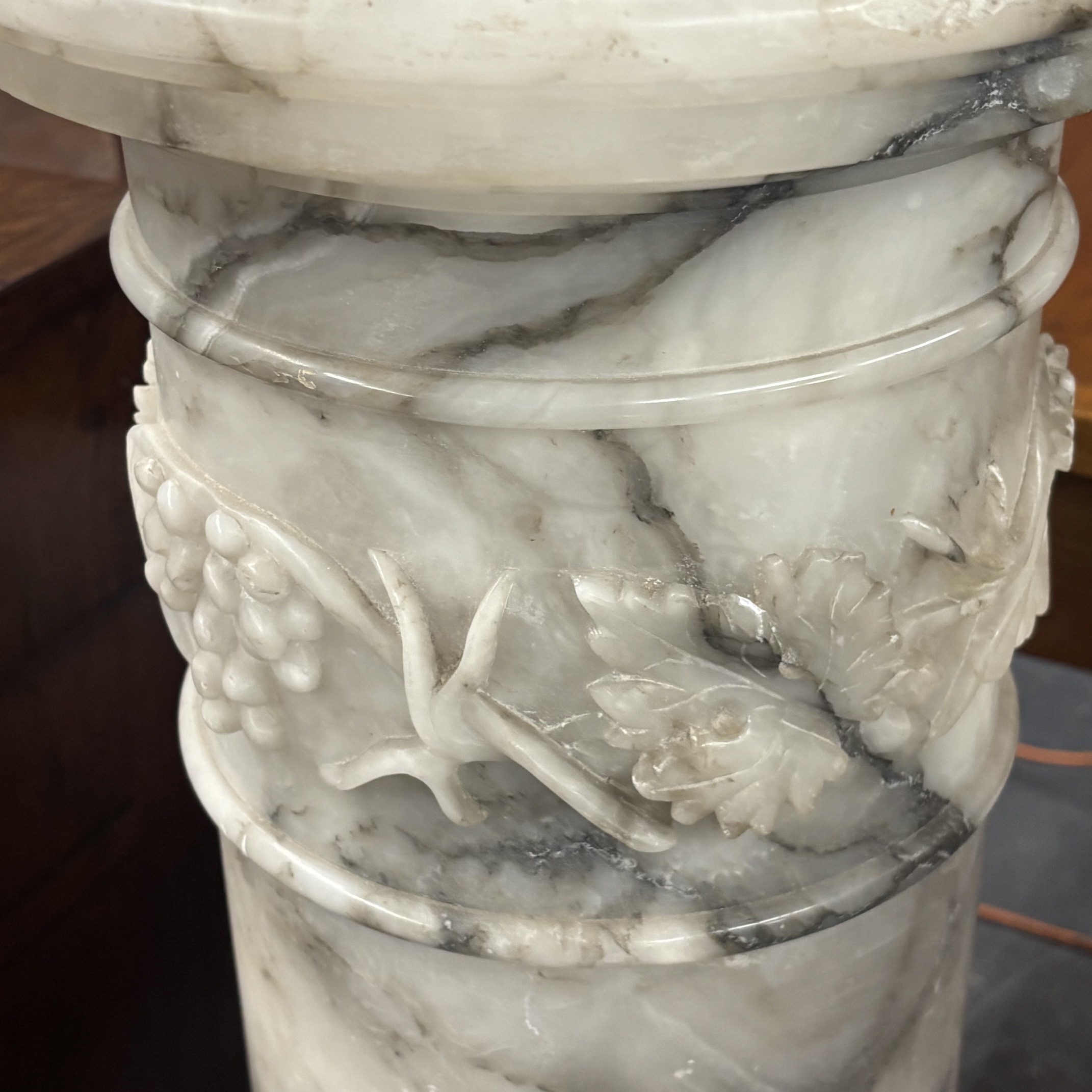 Antica colonna in alabastro epoca Liberty 1920 elettrificata a lampada. - immagine 6