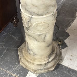 Alternative view of Antica colonna in alabastro epoca Liberty 1920  elettrificata a lampada.