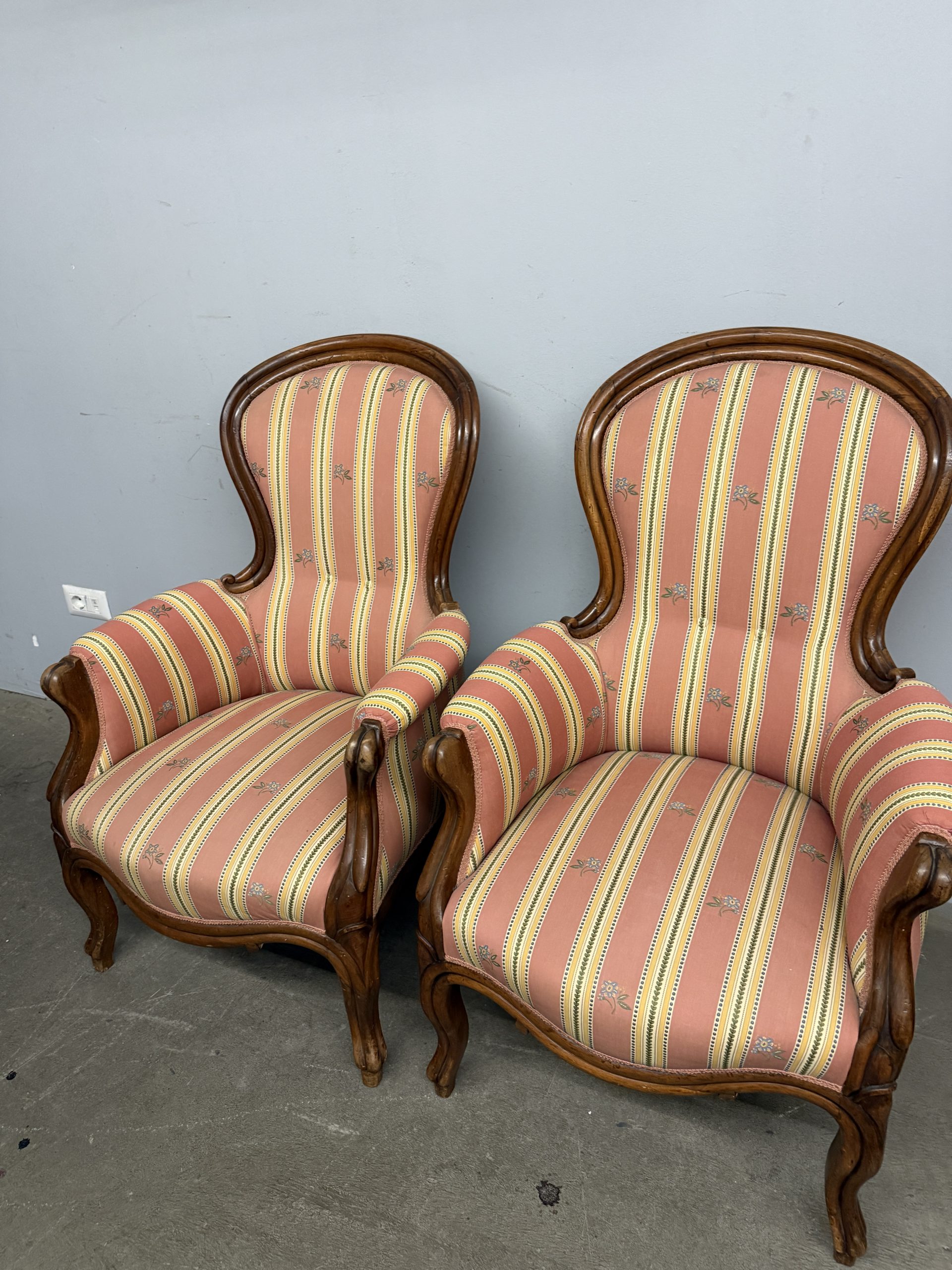 Antica coppia di poltrone Luigi Filippo in noce massello, XIX sec, 67x63x50cm - immagine 2