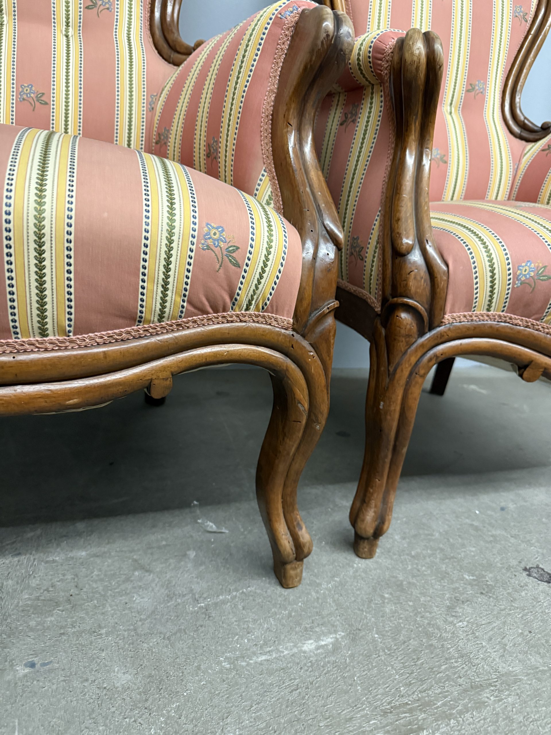 Antica coppia di poltrone Luigi Filippo in noce massello, XIX sec, 67x63x50cm - immagine 6