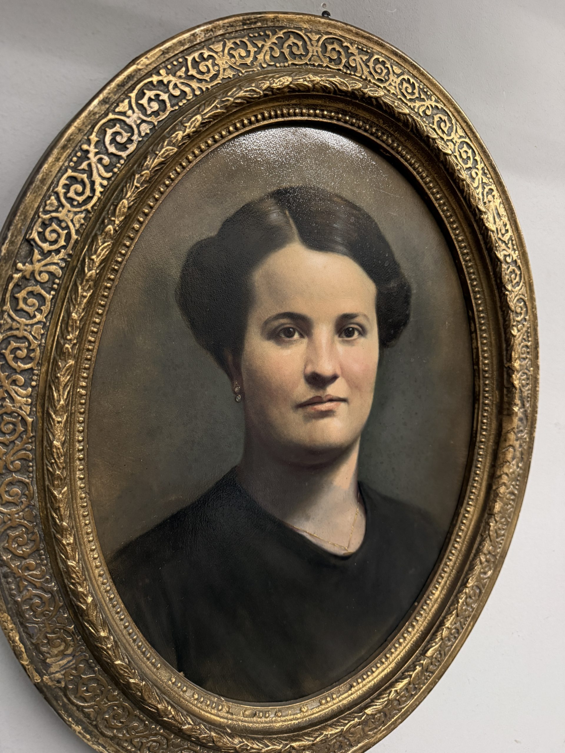 Antico dipinto olio su tavola ovale, XIX sec, raffigurante donna, 1902, 52x42cm - immagine 4