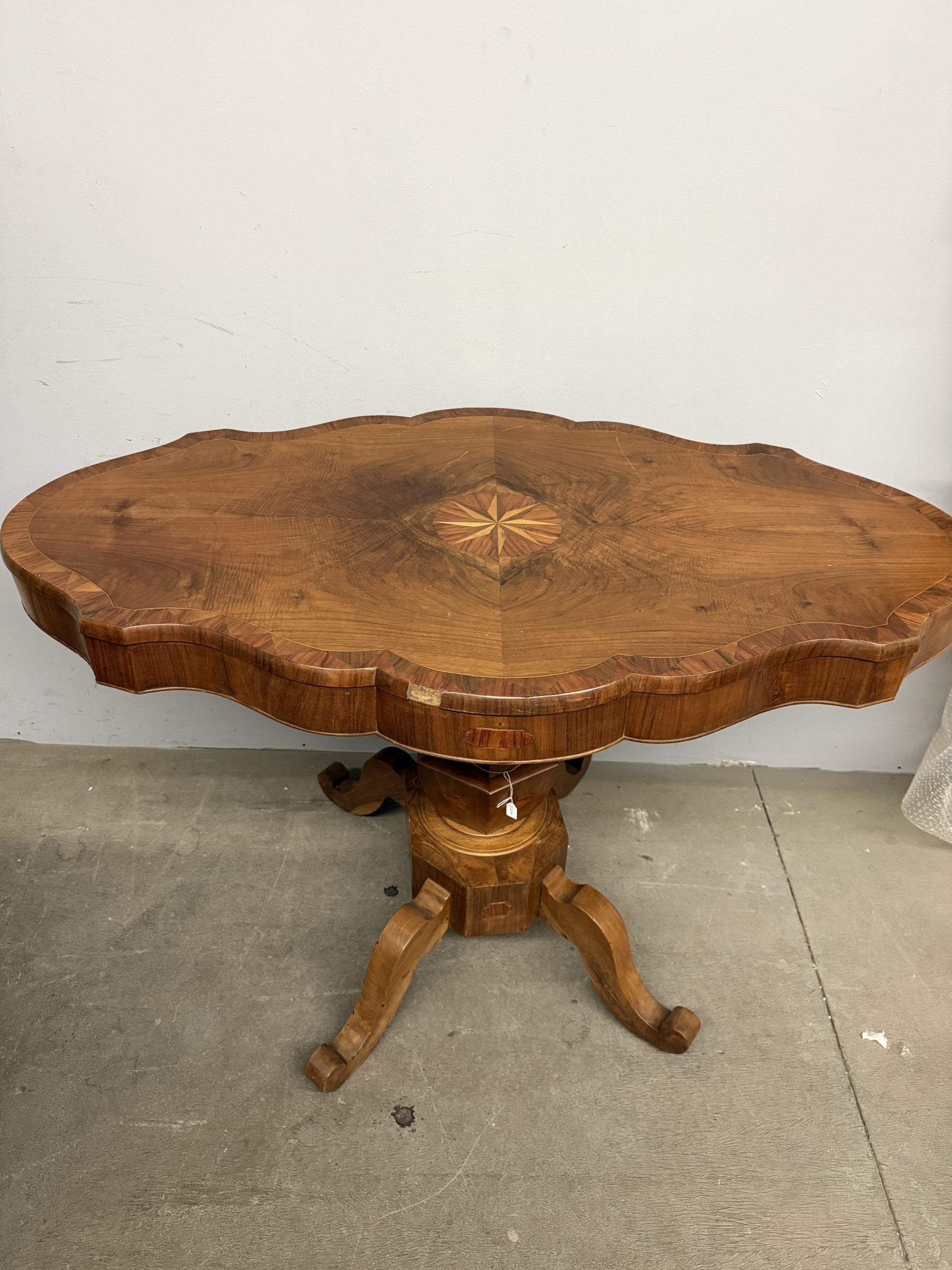 Antico tavolo a biscotto, '800, Carlo X in noce con stella intarsiata, 80x126x74cm - immagine 8