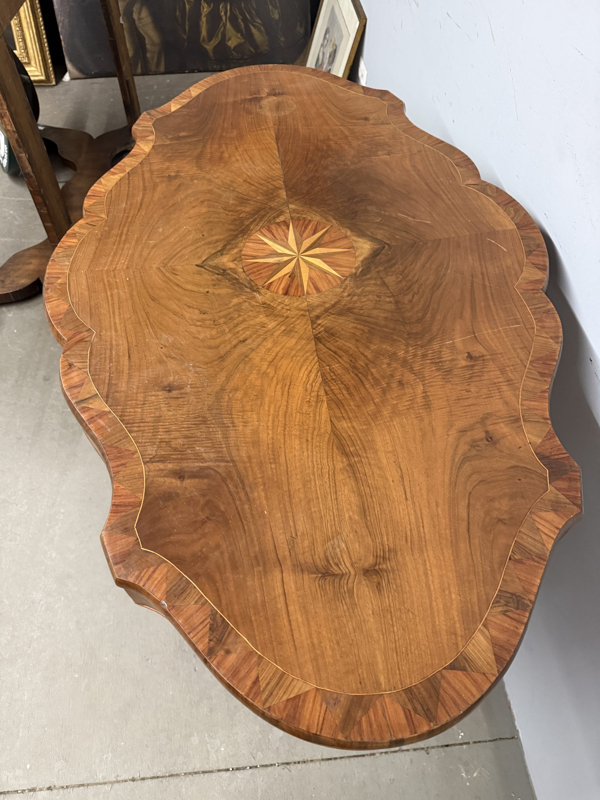 Antico tavolo a biscotto, '800, Carlo X in noce con stella intarsiata, 80x126x74cm - immagine 12