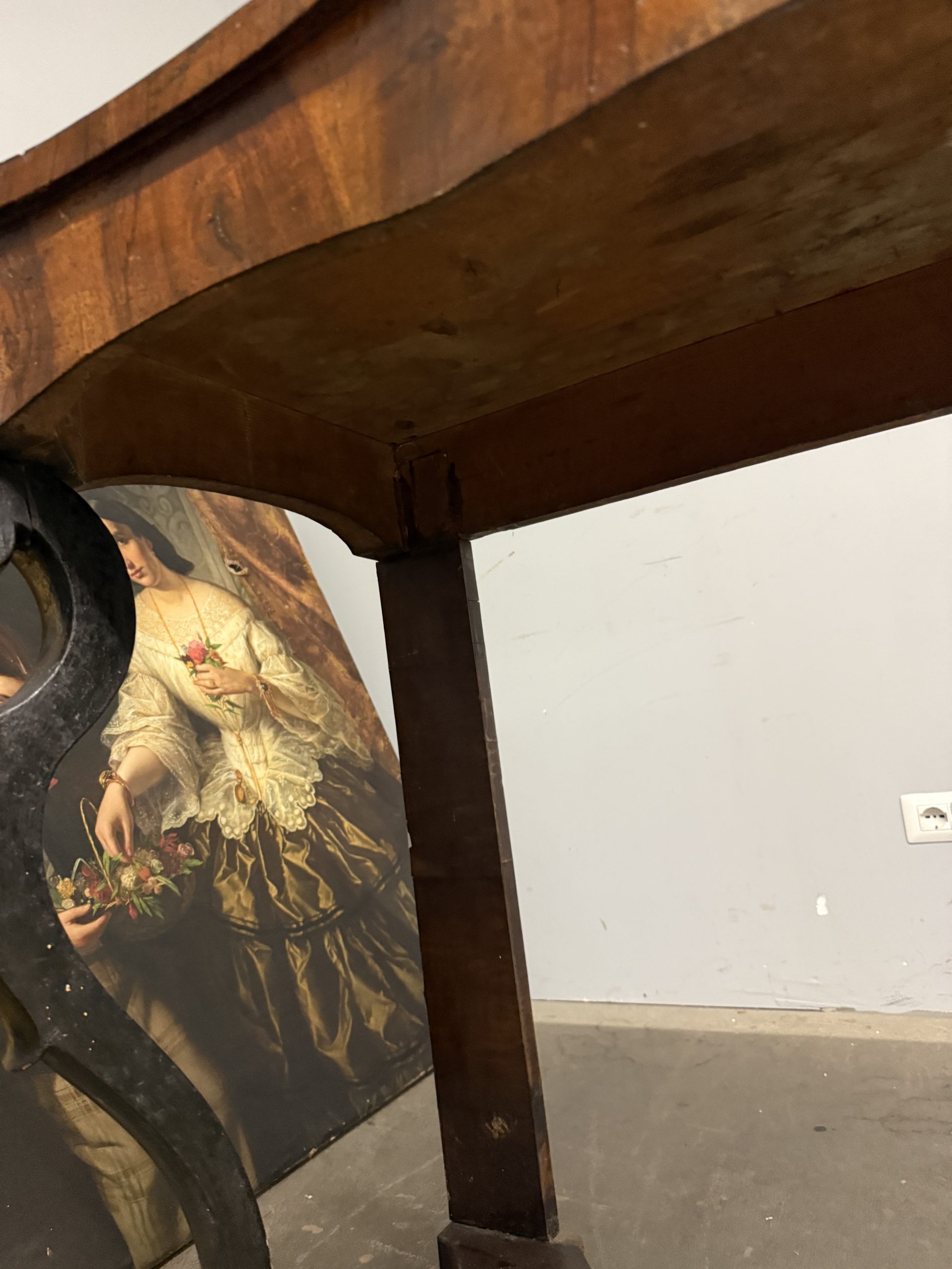 Antica console '800 in noce, 95x118x61cm in noce massello e parti in lastronatura, richiede intervento di restauro. - immagine 6