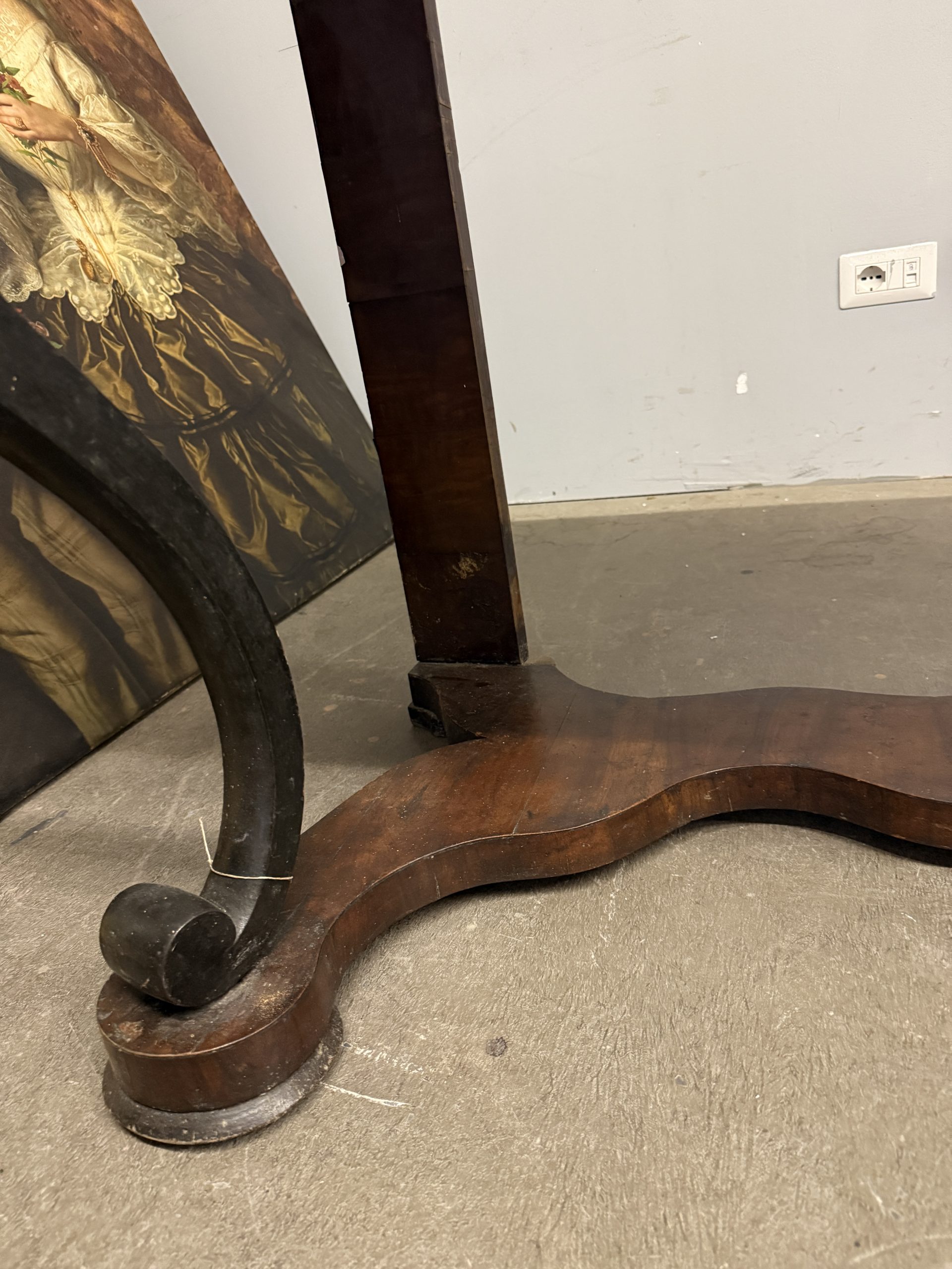 Antica console '800 in noce, 95x118x61cm in noce massello e parti in lastronatura, richiede intervento di restauro. - immagine 7