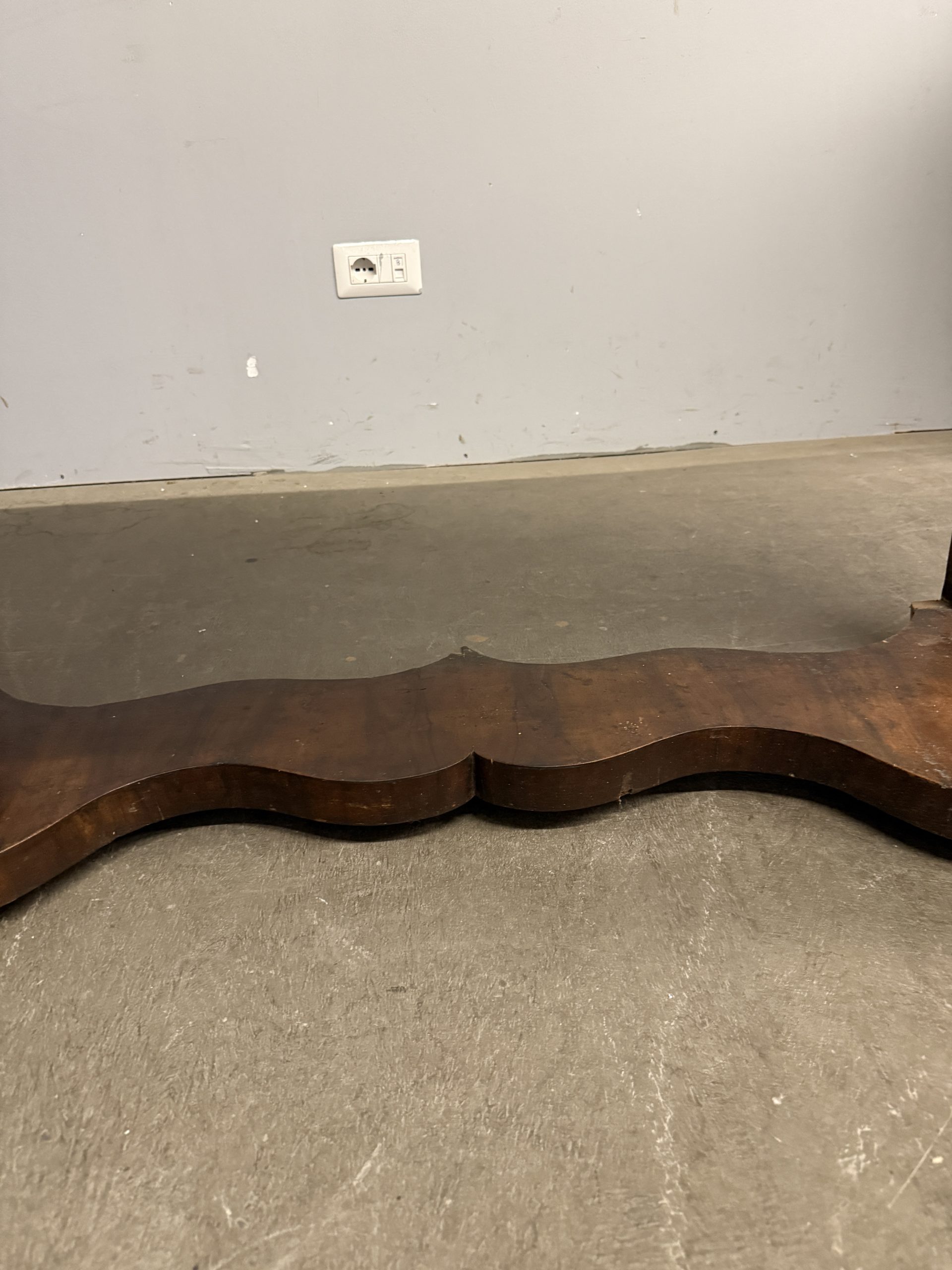 Antica console '800 in noce, 95x118x61cm in noce massello e parti in lastronatura, richiede intervento di restauro. - immagine 8