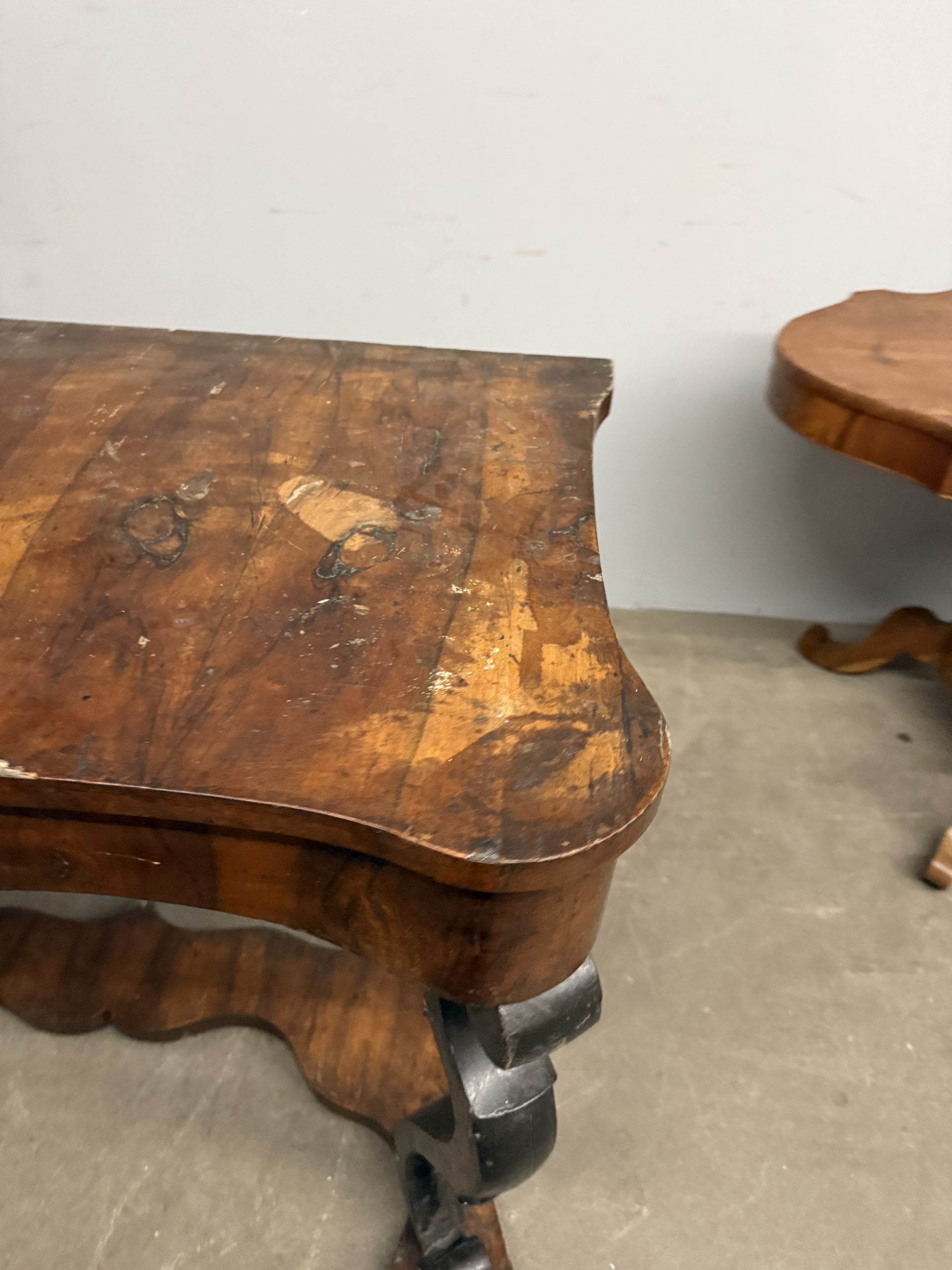 Antica console '800 in noce, 95x118x61cm in noce massello e parti in lastronatura, richiede intervento di restauro. - immagine 12