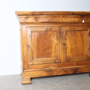 Alternative view of Antica credenza  noce XIX sec cappuccina Biondo venata . Restaurata 130 x 55 , Altezza cm 106