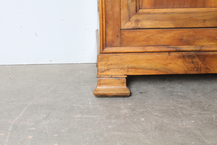 Antica credenza noce XIX sec cappuccina Biondo venata . Restaurata 130 x 55 , Altezza cm 106 - immagine 3