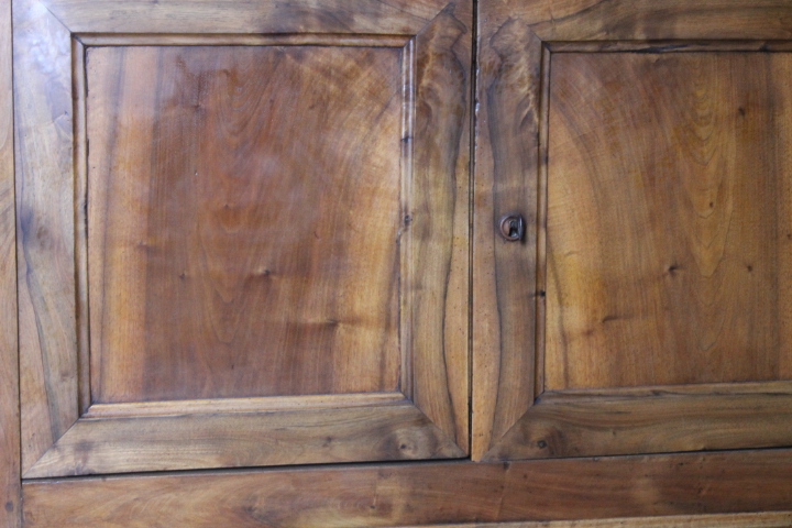 Antica credenza noce XIX sec cappuccina Biondo venata . Restaurata 130 x 55 , Altezza cm 106 - immagine 5