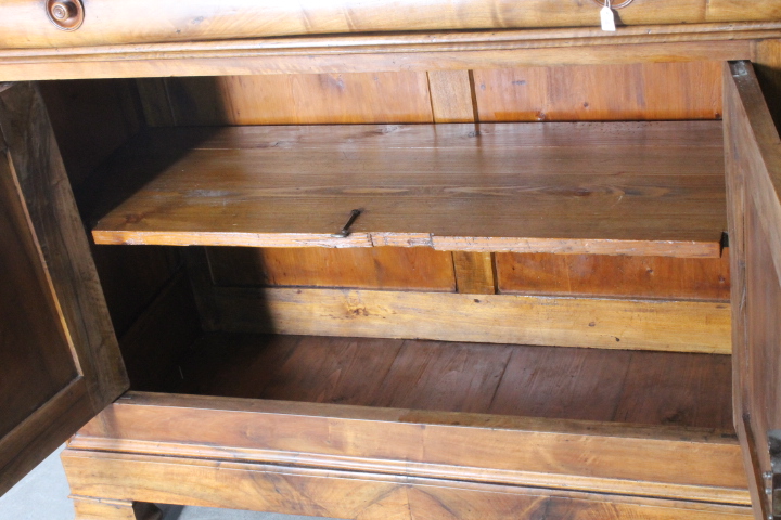 Antica credenza noce XIX sec cappuccina Biondo venata . Restaurata 130 x 55 , Altezza cm 106 - immagine 8