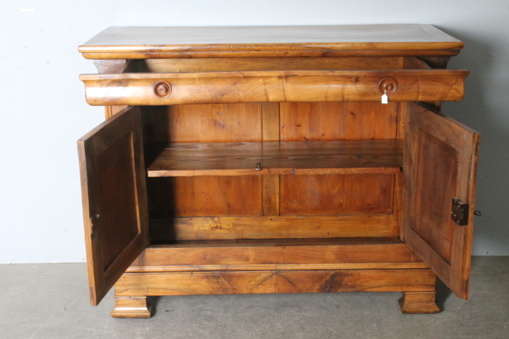Antica credenza noce XIX sec cappuccina Biondo venata . Restaurata 130 x 55 , Altezza cm 106 - immagine 9