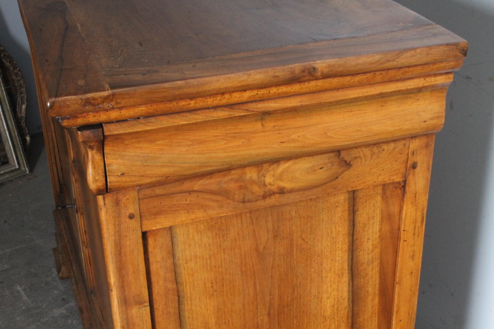 Antica credenza noce XIX sec cappuccina Biondo venata . Restaurata 130 x 55 , Altezza cm 106 - immagine 15