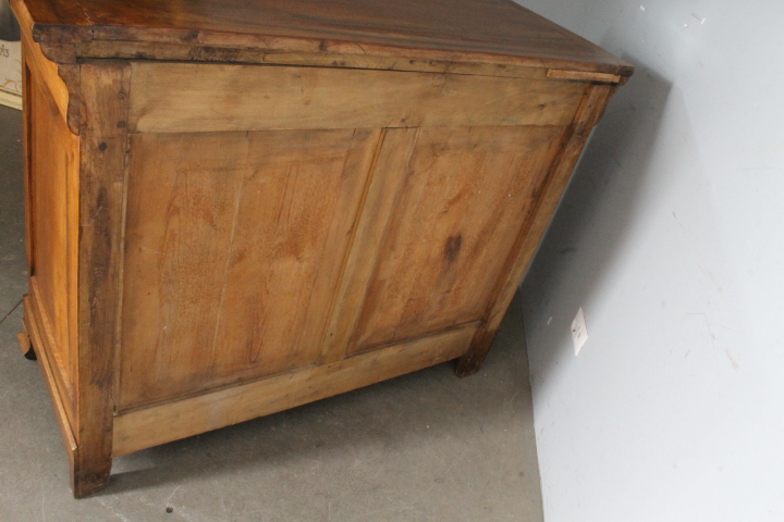 Antica credenza noce XIX sec cappuccina Biondo venata . Restaurata 130 x 55 , Altezza cm 106 - immagine 16