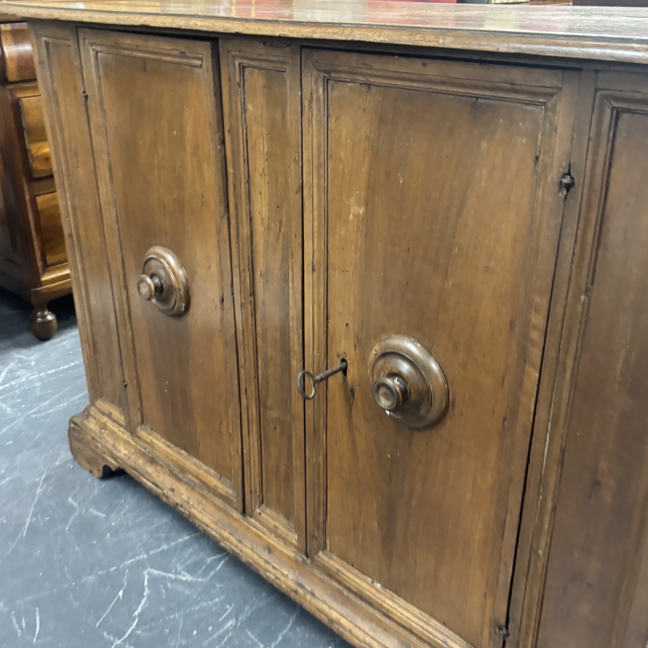 Antica credenza servante Bologna XVII sec noce . Mis 132 x 49 h 100 - immagine 6
