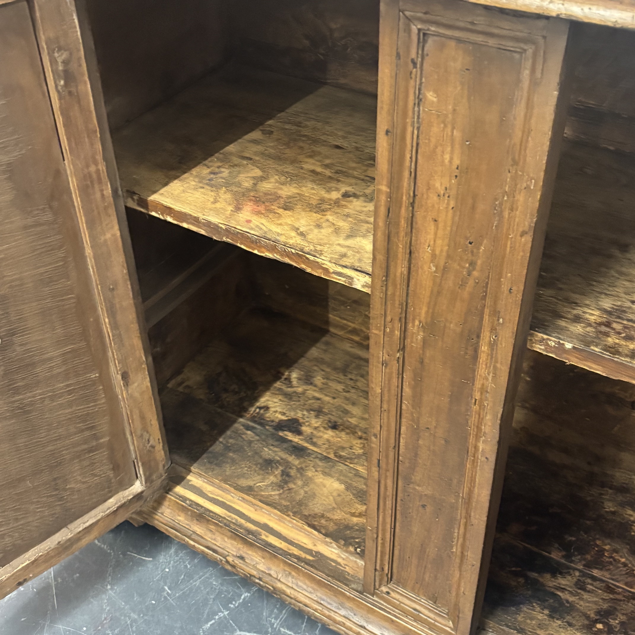 Antica credenza servante Bologna XVII sec noce . Mis 132 x 49 h 100 - immagine 15