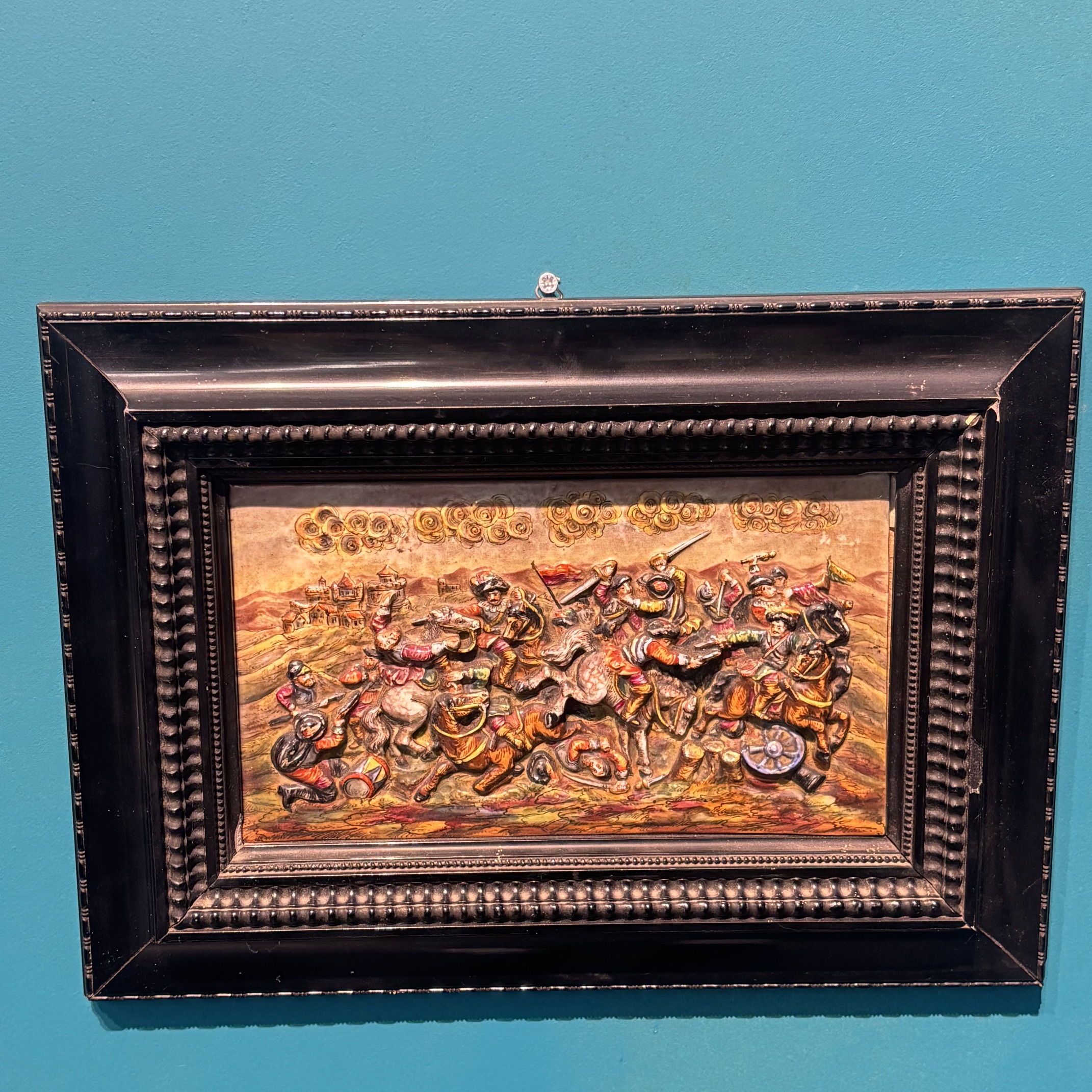 Antica placca in ceramica di Capodimonte -Napoli XIX sec . raffigurante “ La guerra dei trent’ anni “mis 27, 50 x 17 . - immagine 2